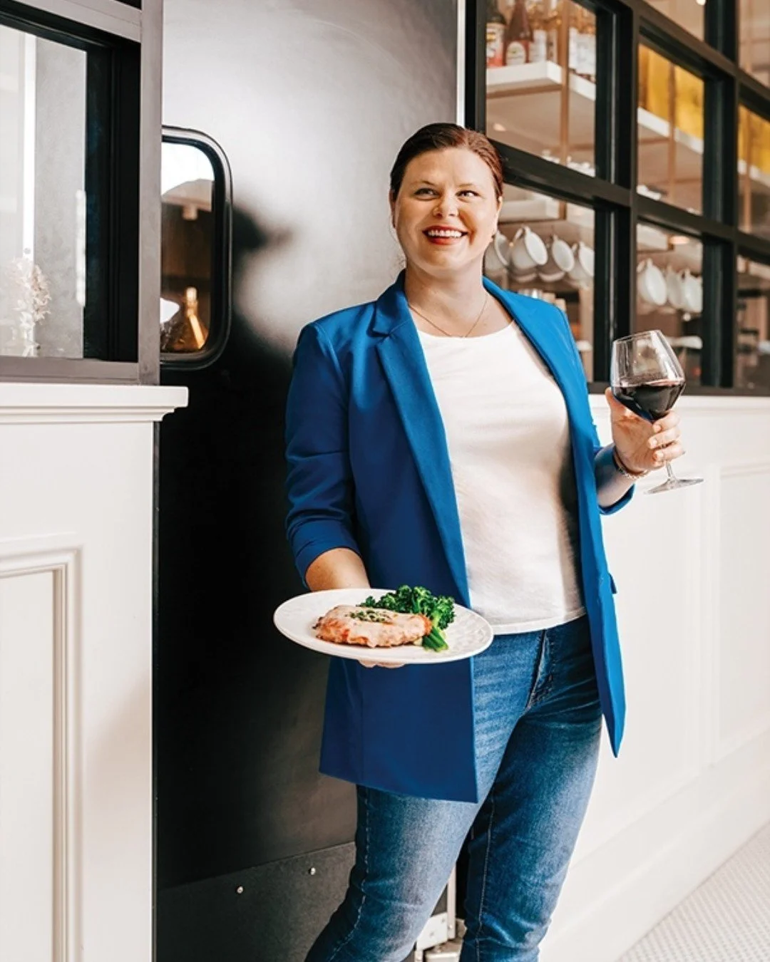 Ready to serve you, Montecito.

Photo by @posesawkwardly