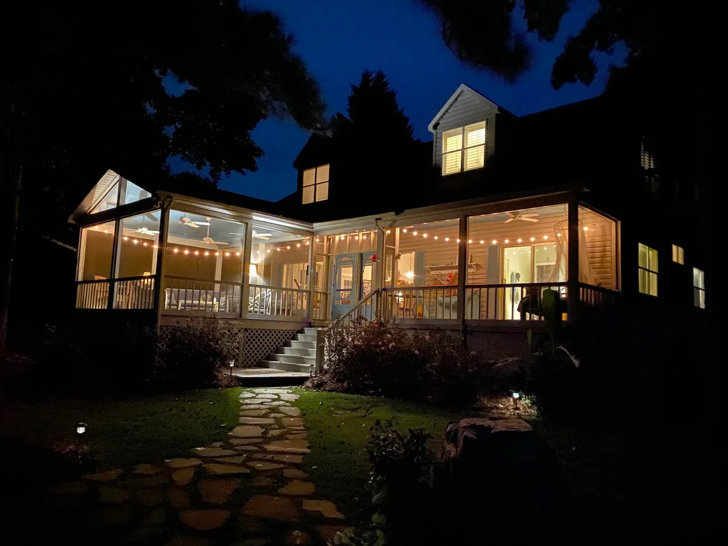 Mooncat-properties-dadeville-alabama-front-night.jpg