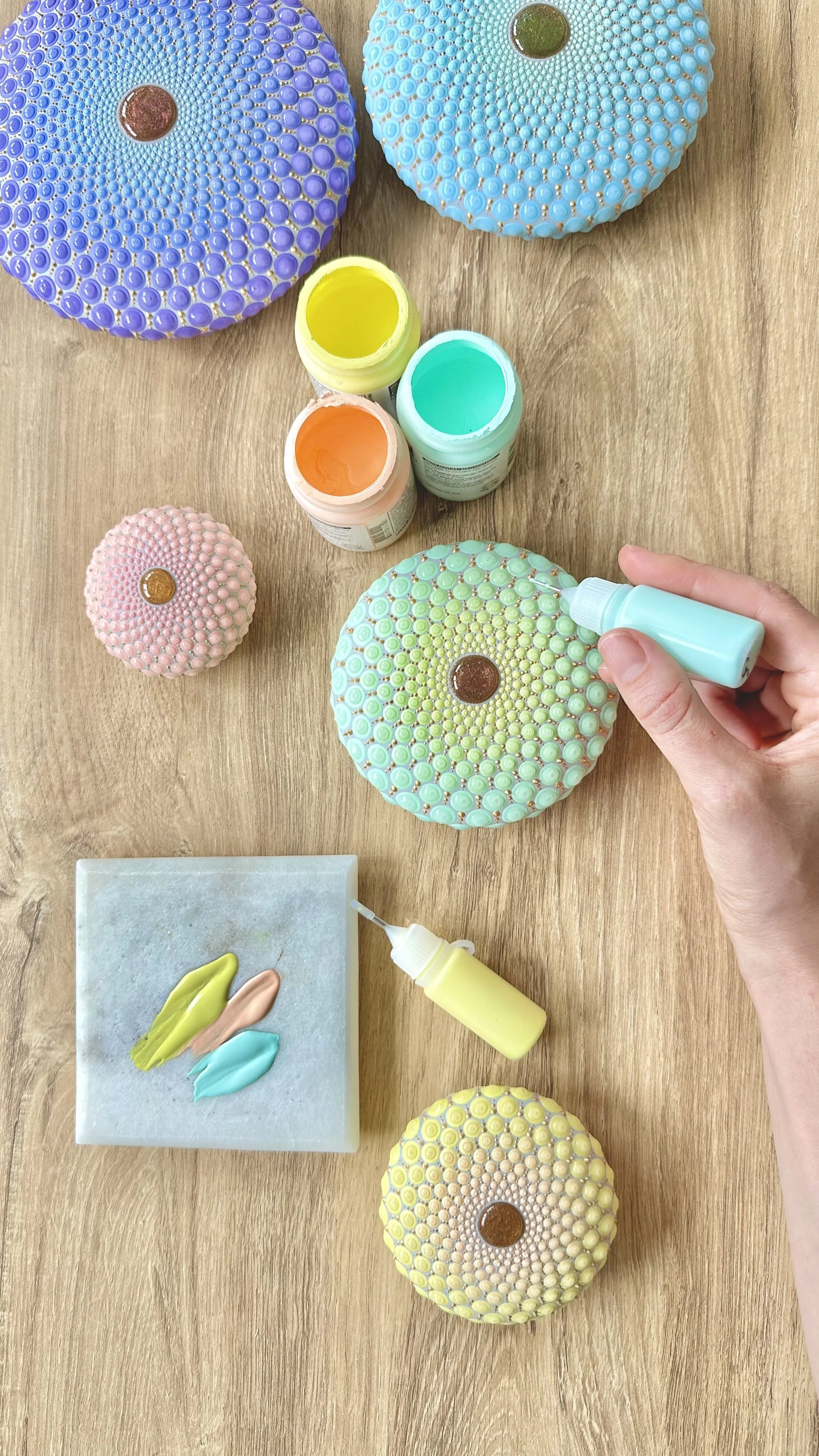 Gradient dot art