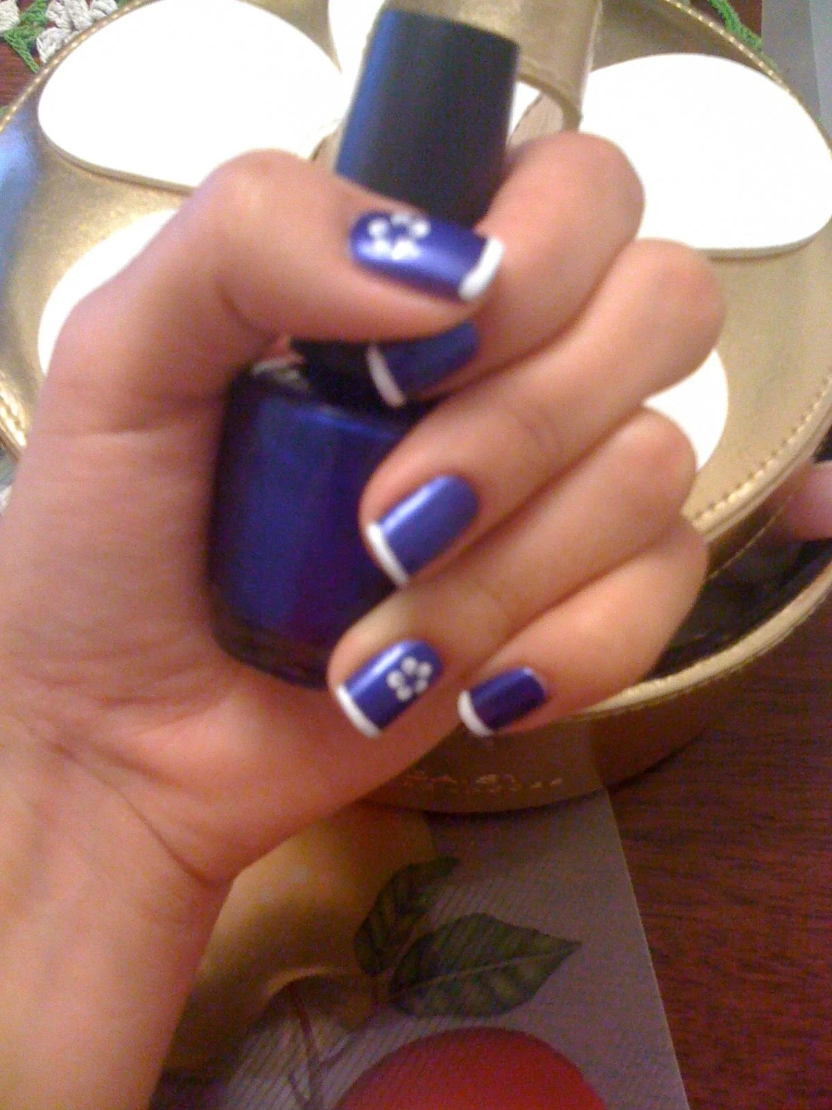 Dot nail designs by Lina