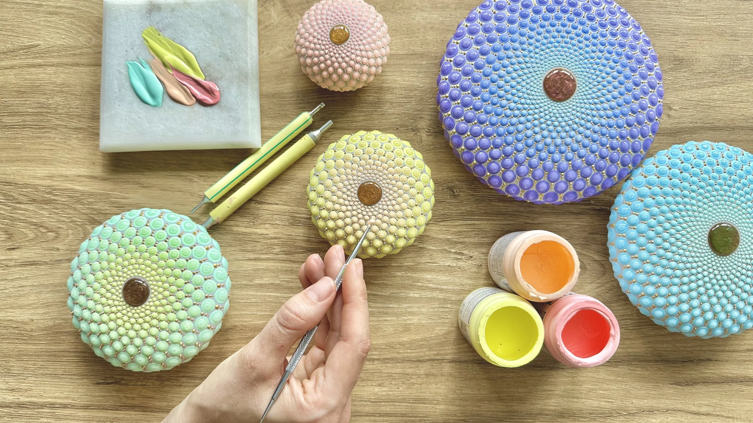 Pastel gradient dot art