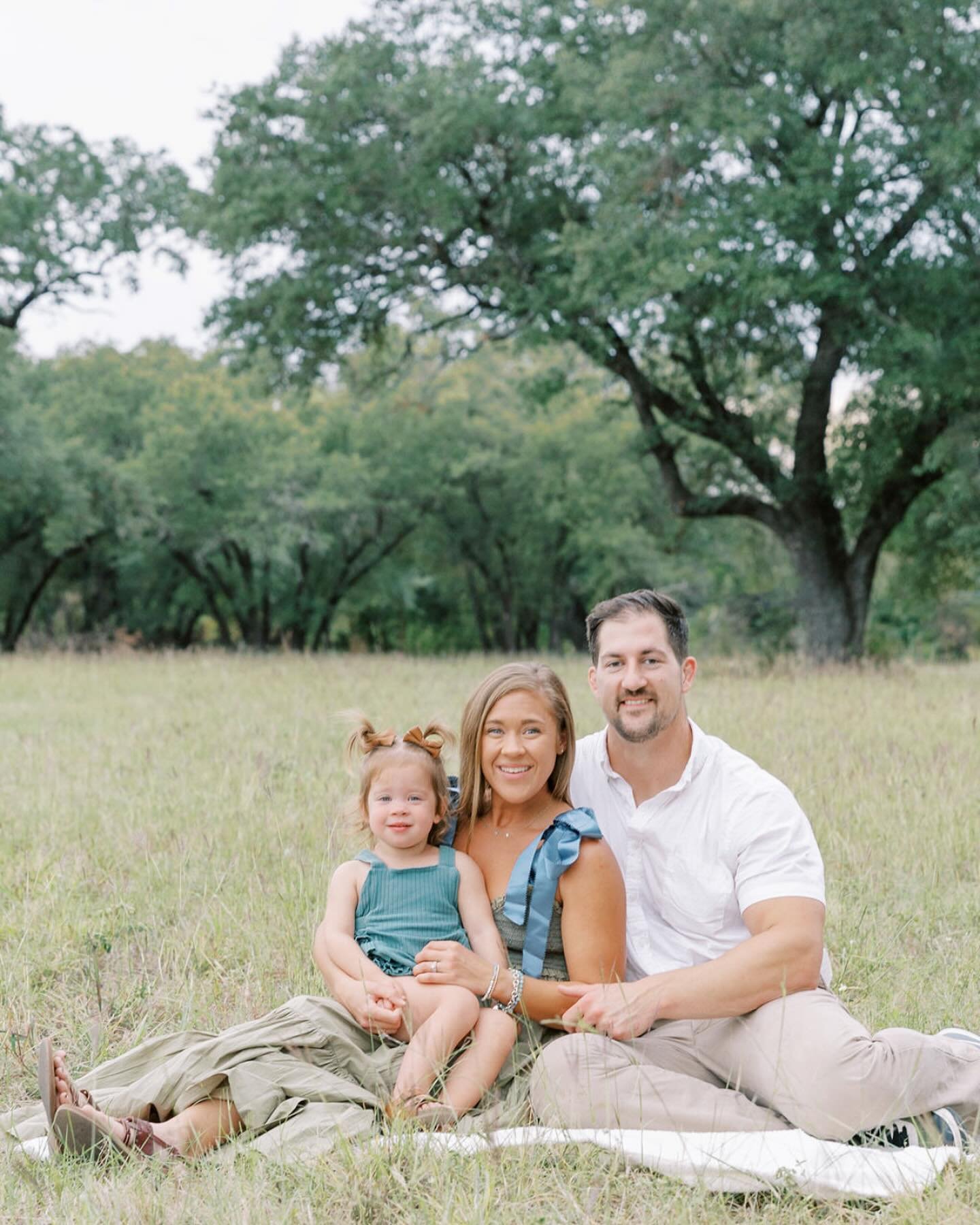 This couple grew up 15 minutes down the road when I lived in Missouri, and somehow our paths crossed here in central Texas! I love when these kinds of connections are made - it makes the world feel so much smaller! Loved getting to meet this family f