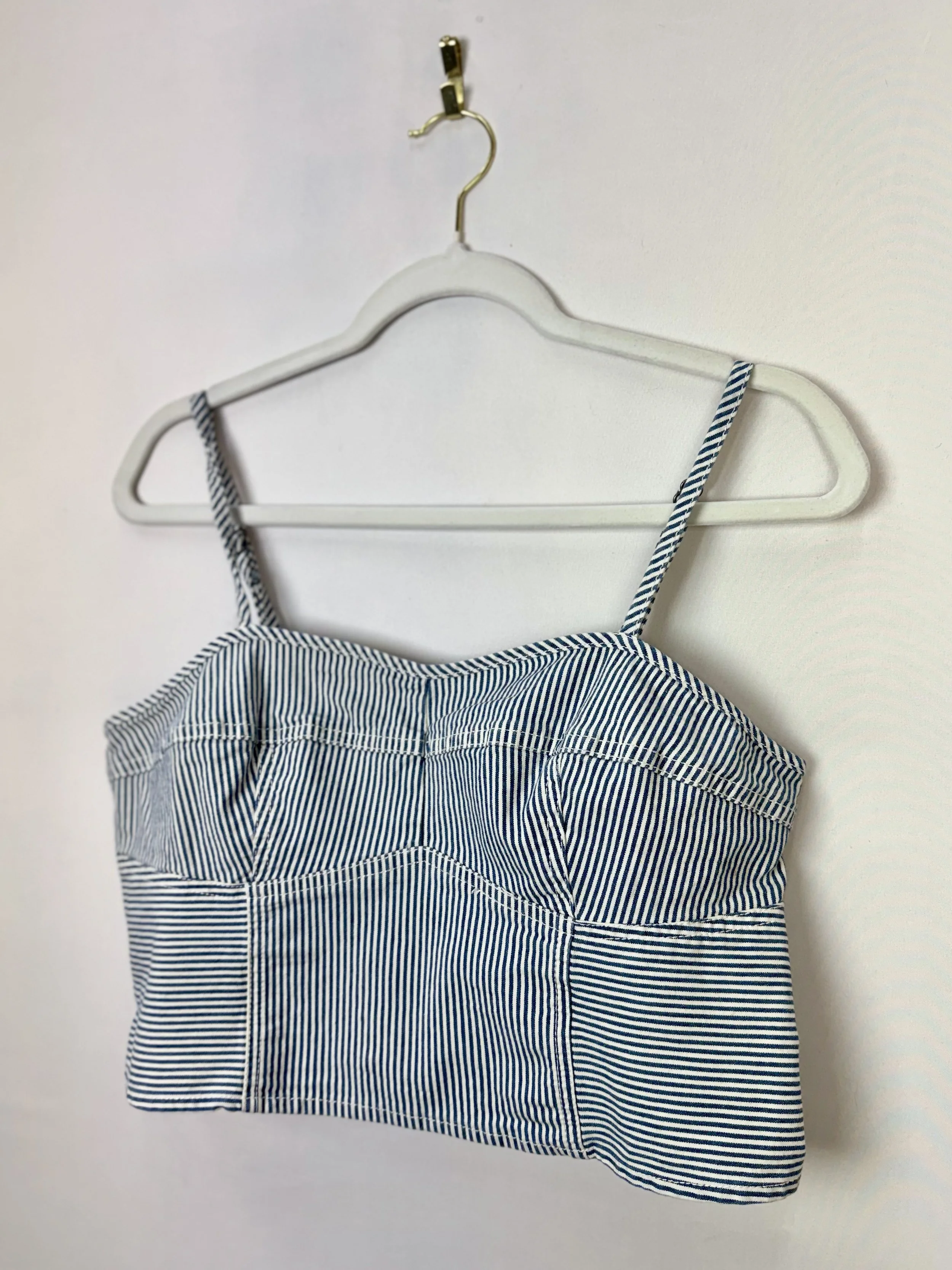 Universal Thread Crop Top (L)