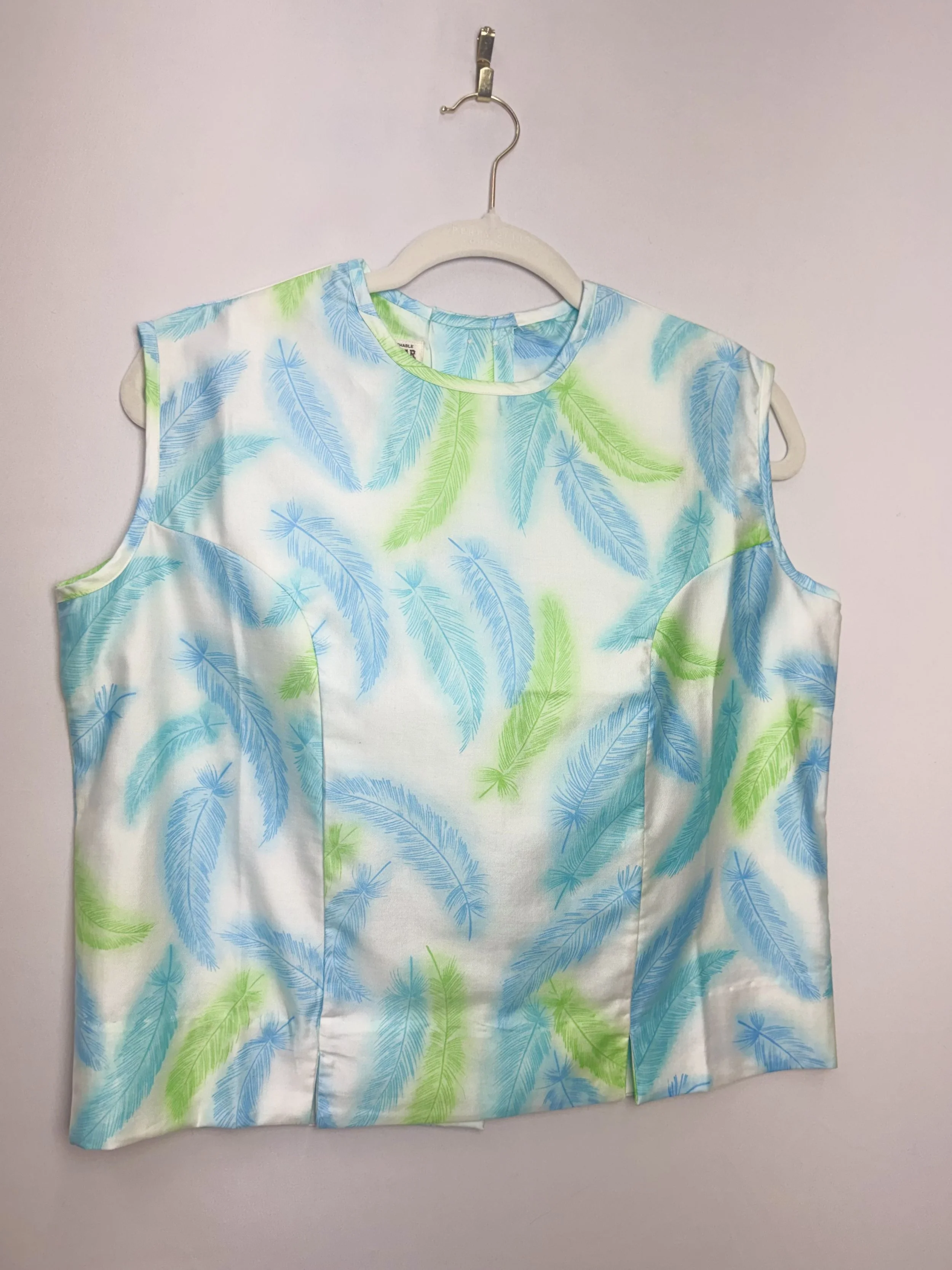 Feather Button Back Top (M/L)