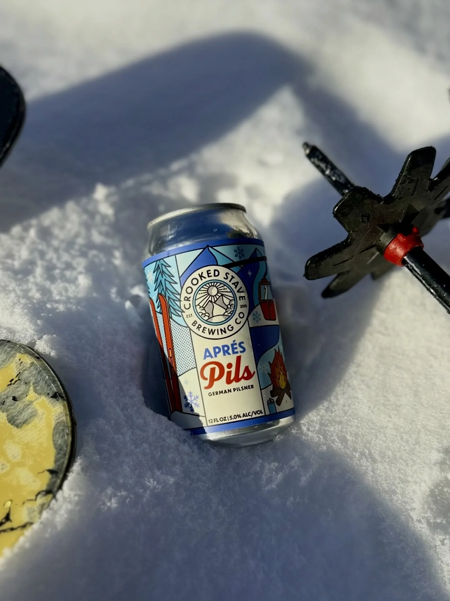 APR&Eacute;S PILSNER 🎿 @crookedstavebrewing 
Ski season is back in Colorado! The resorts are opening up and that white ribbon of death is calling your name ✨🙌 what better way to recover after some dust-on-crust skiing than with a round of Apr&eacut