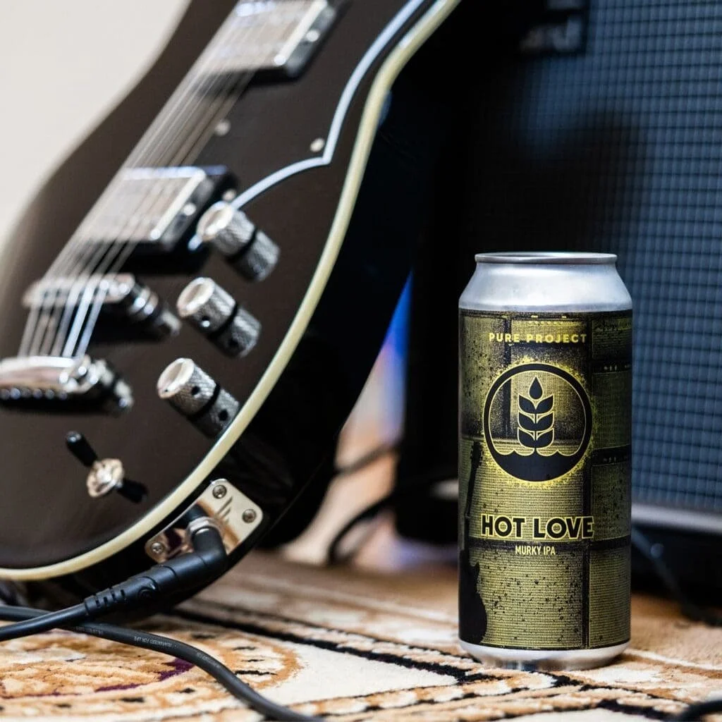 HOT LOVE ❤️&zwj;🔥 @purebrewing X @fallbrewingcompany 

Crank the amps up to 11! Hot Love is a collab IPA brewed with Mosaic, Motueka, Strata CGX &amp; Strata ABSTRAX 🤘 opening the stage is a burst of fruity aromas like guava, pineapple and kiwi! 🍍