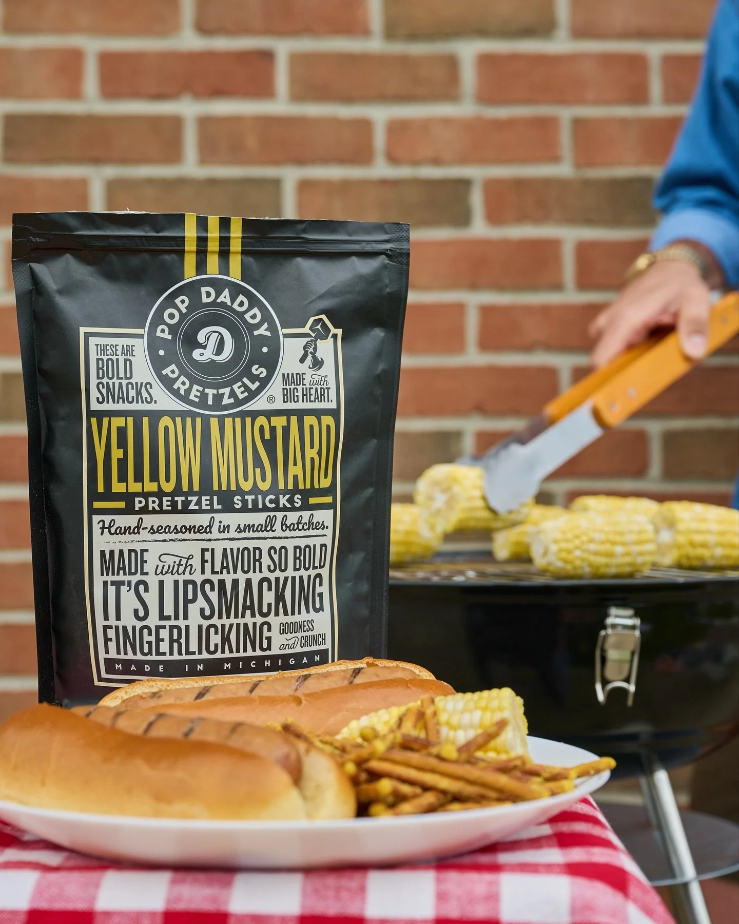 🥨 @popdaddysnacks are in COLORADO! 
Pop Daddy Snacks offer an awesome lineup of snacks that are packed with bold and unique flavor! Perfect size for sharing and snacking with a  7.5 oz. resealable bag 🙌 

✨Yellow Mustard Pretzels 
✨Dill Pickle Pret