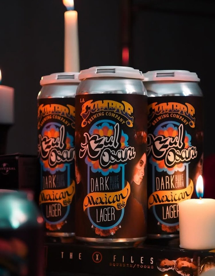 Azul Oscura Dark Mexican Lager 🍺 
@lacumbrebrewing brewed this smooth and super drinkable Mexican-style lager 💙🌽 they combined toasted blue corn and complex malts to create this deliciously dark brew. 

Notes of toasted caramel, pecans, and cracke