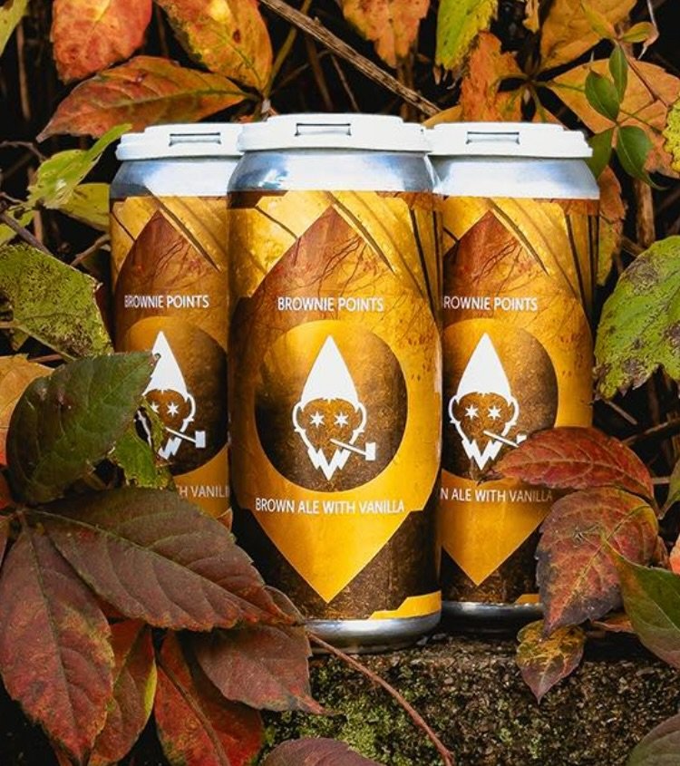 Ahh, a crisp is finally in the Colorado air! 🍂 @maplewoodbrew is in town and serving all the craft brew vibes. 

🤎 Brownie Points 
A warm hug in a can 🤗 Brownie Points is a Brown Ale with Vanilla that is full of malty chocolate &amp; toffee flavor