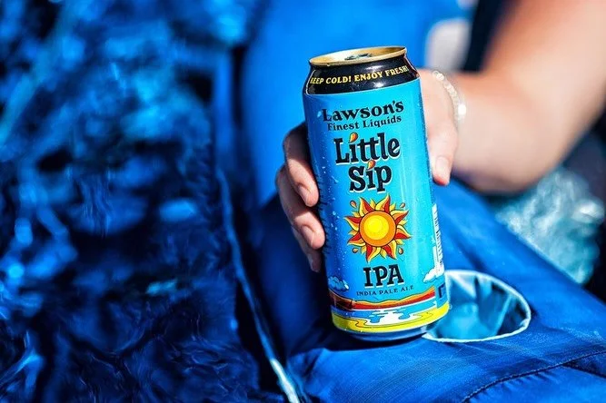 @lawsonsfinest is in Colorado! ☀️
Sure, maybe there is snow in the forecast but we are keeping a &ldquo;Sunshine&rdquo; state of mind with Little Sip and the OG Sip of Sunshine. ☀️💙 

Little Sip - juicy IPA with layered tropical hop flavors. Little 