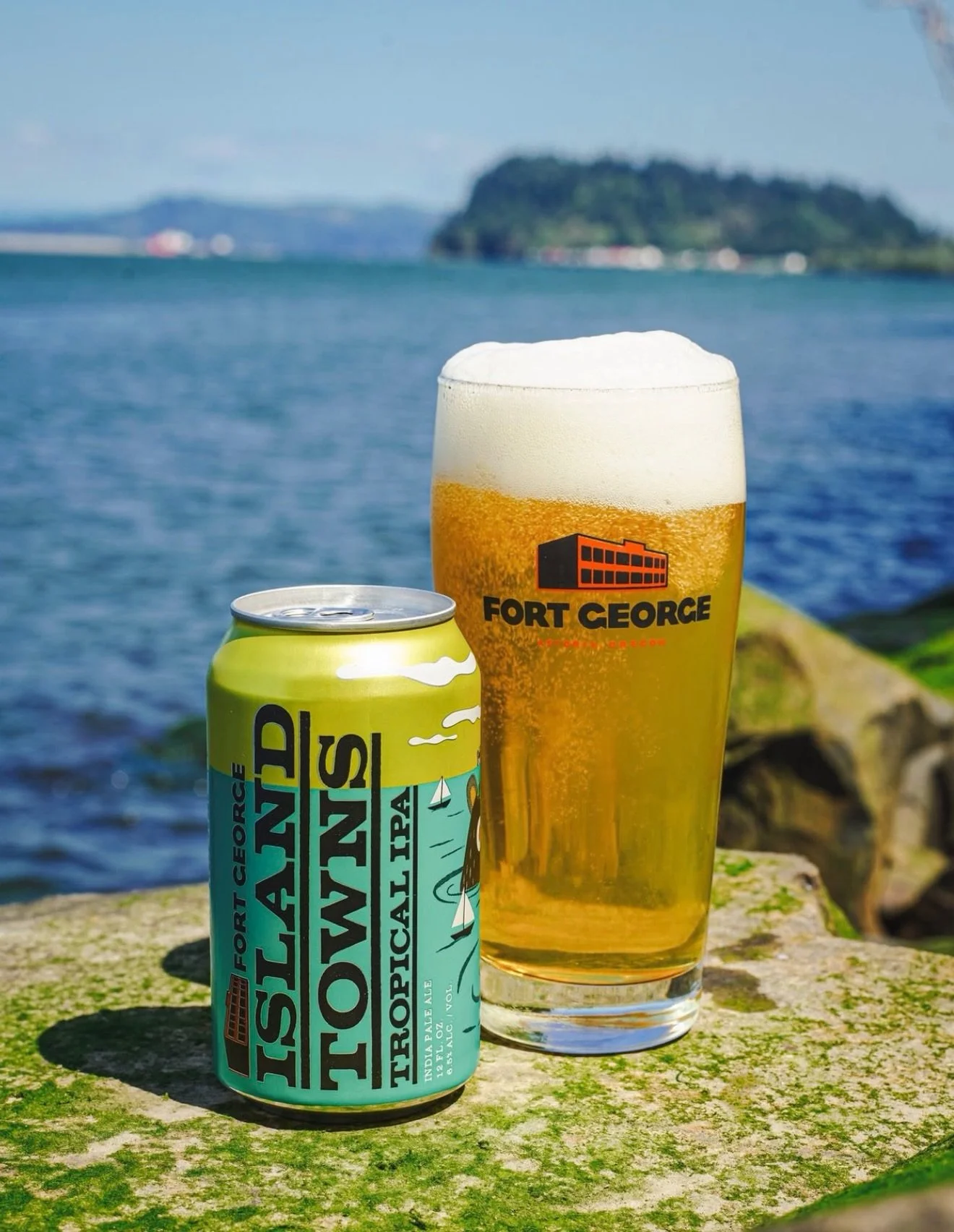Island Towns 🏝️ a new tropical West Coast IPA from @fortgeorgebeer 

Brewed with a mix of cutting-edge fruit forward hops like Superdelic, Citra, and Chinook to pop and bring bold, citrusy, West Coast vibes. 

Hang on to those last warm days with th