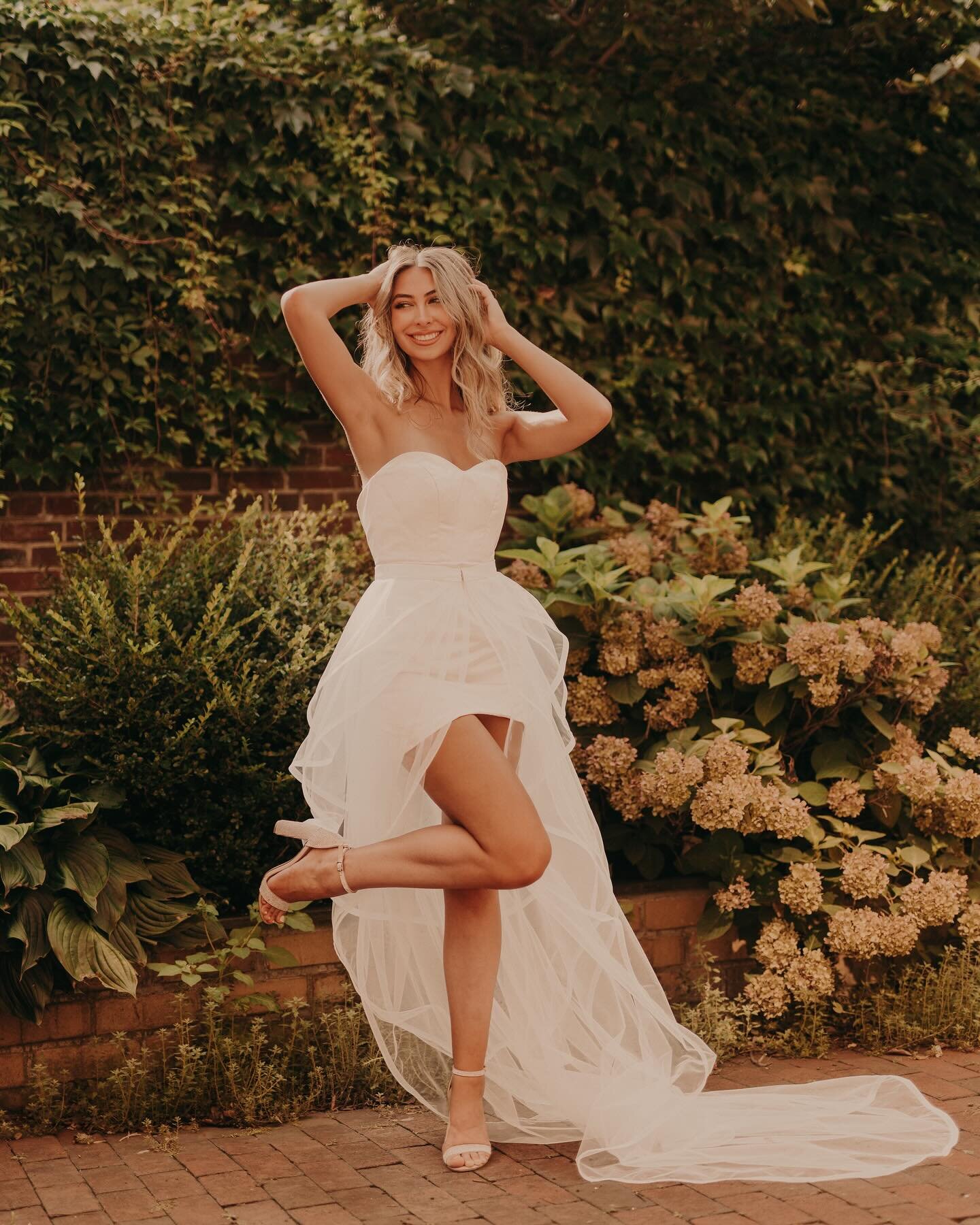 The perfect combination for any Bridal event! Our sweetheart front and back mini with the white tulle Gemma overskirt🤍✨

📷: @kattwilkins