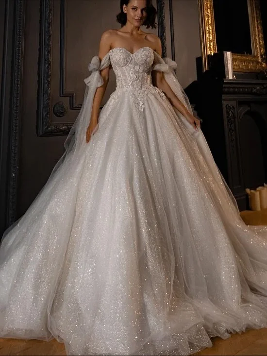 Olivia Bottega gowns are anything but ordinary. For the bride who wants to make a statement on their wedding day. These dresses have it all! We still have some availability this weekend for the trunk show. DM us to get a spot!