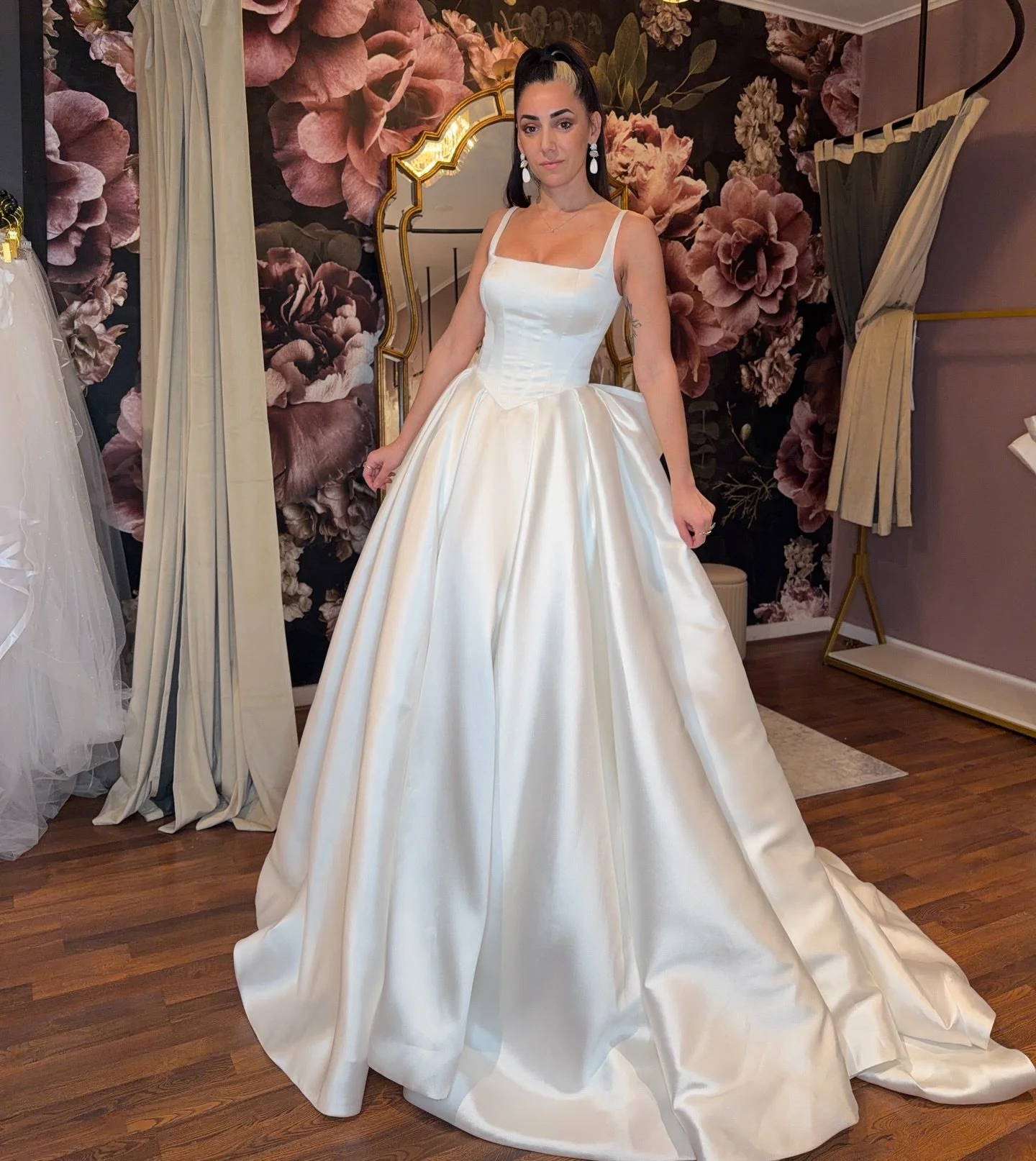 My top picks for a Wuthering Heights inspired dress! The back details are even more beautiful than the front for an extra special down the aisle moment ! 

@riccasposa #wutheringheights #classicbride #bridetobe #bridalinspirations