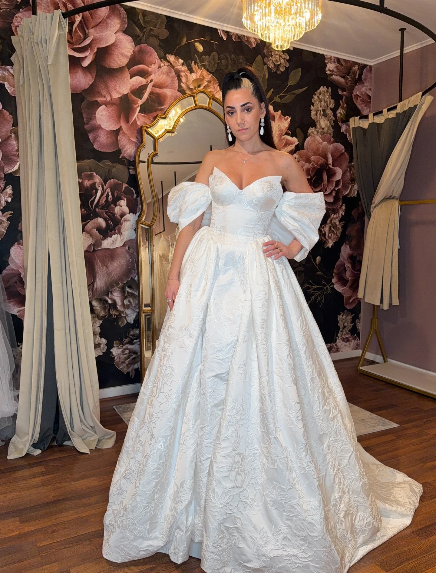 This dress is stunning ! The detachable sleeves a nice touch to have separate looks for ceremony and reception ! 

Which look do you prefer-  with or without sleeves ?