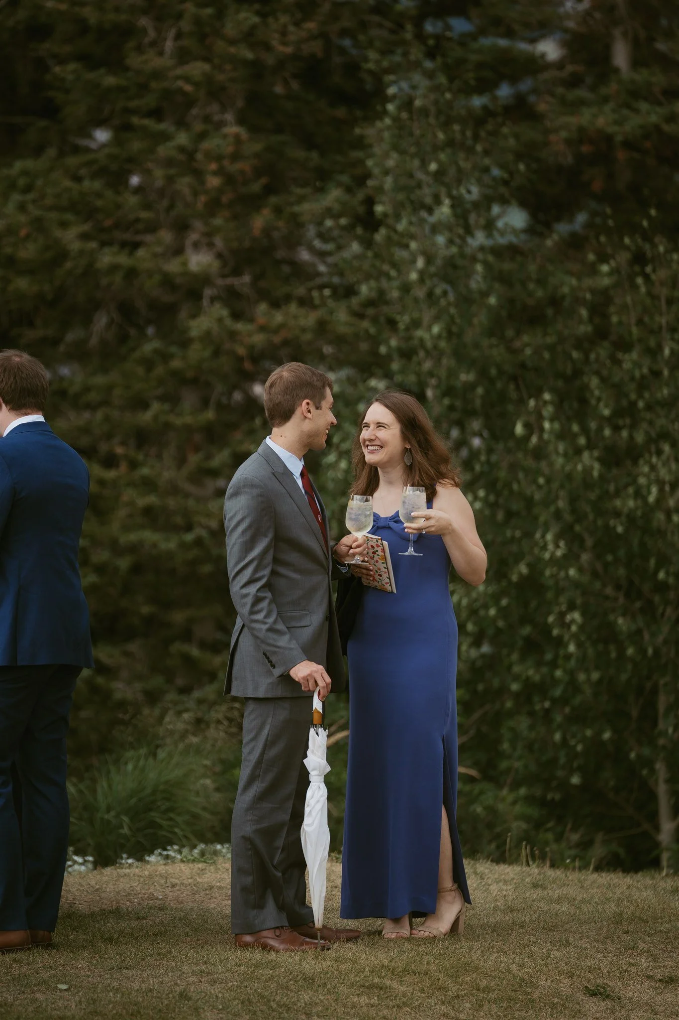 guests enjoying the pre-ceremony cocktails
