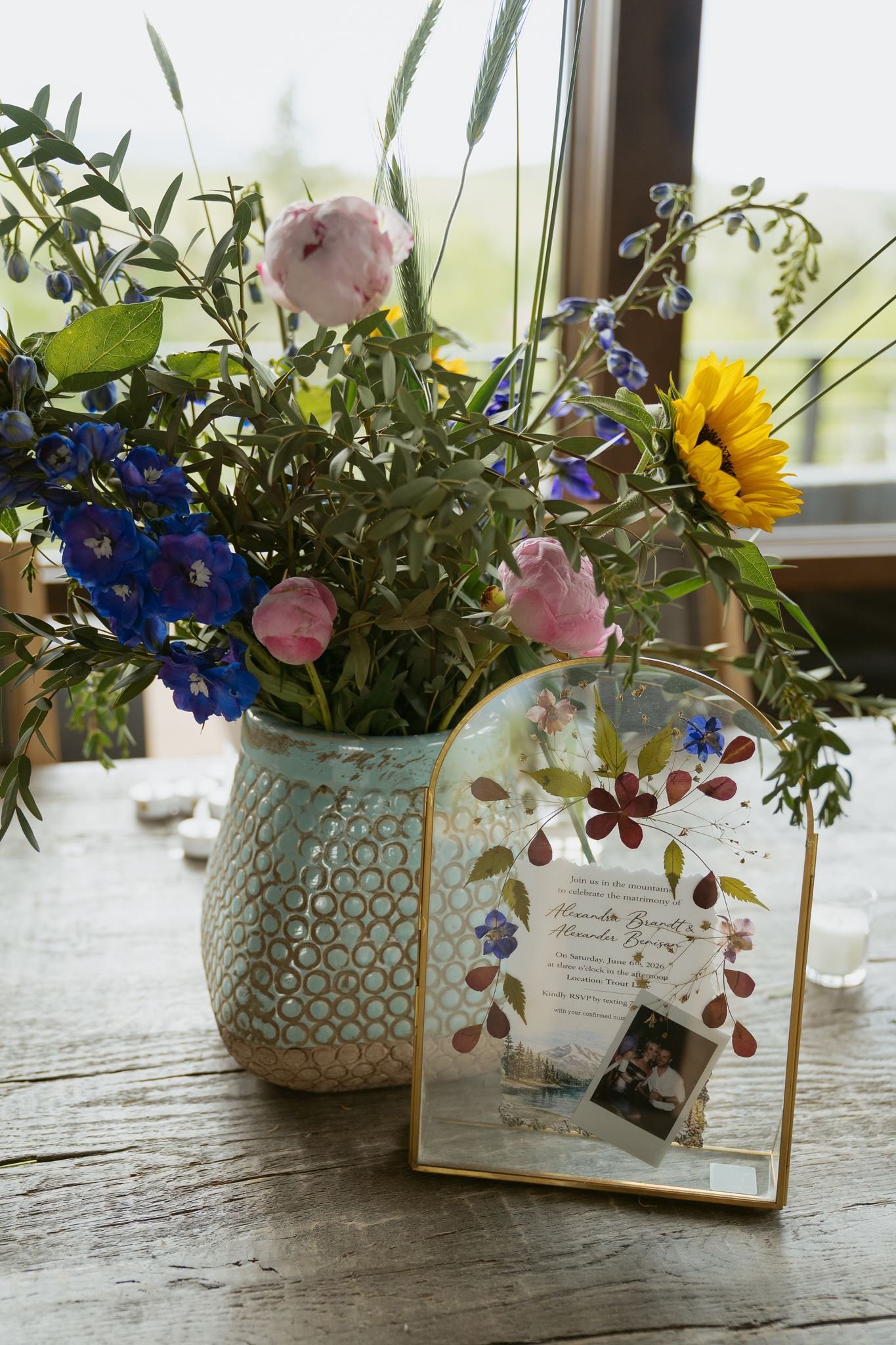 floral details of the wedding reception