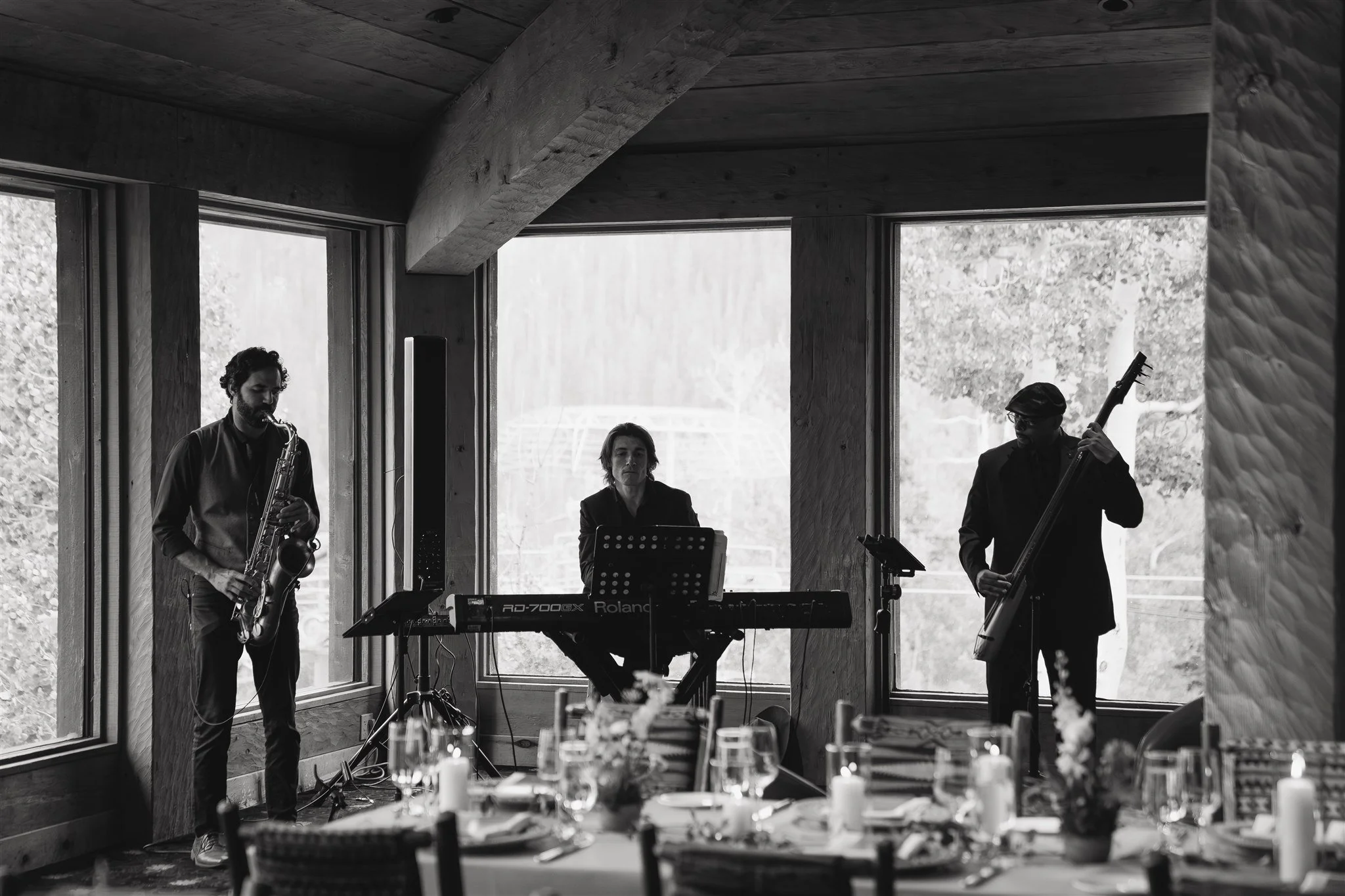 musicians play music during cocktail hour
