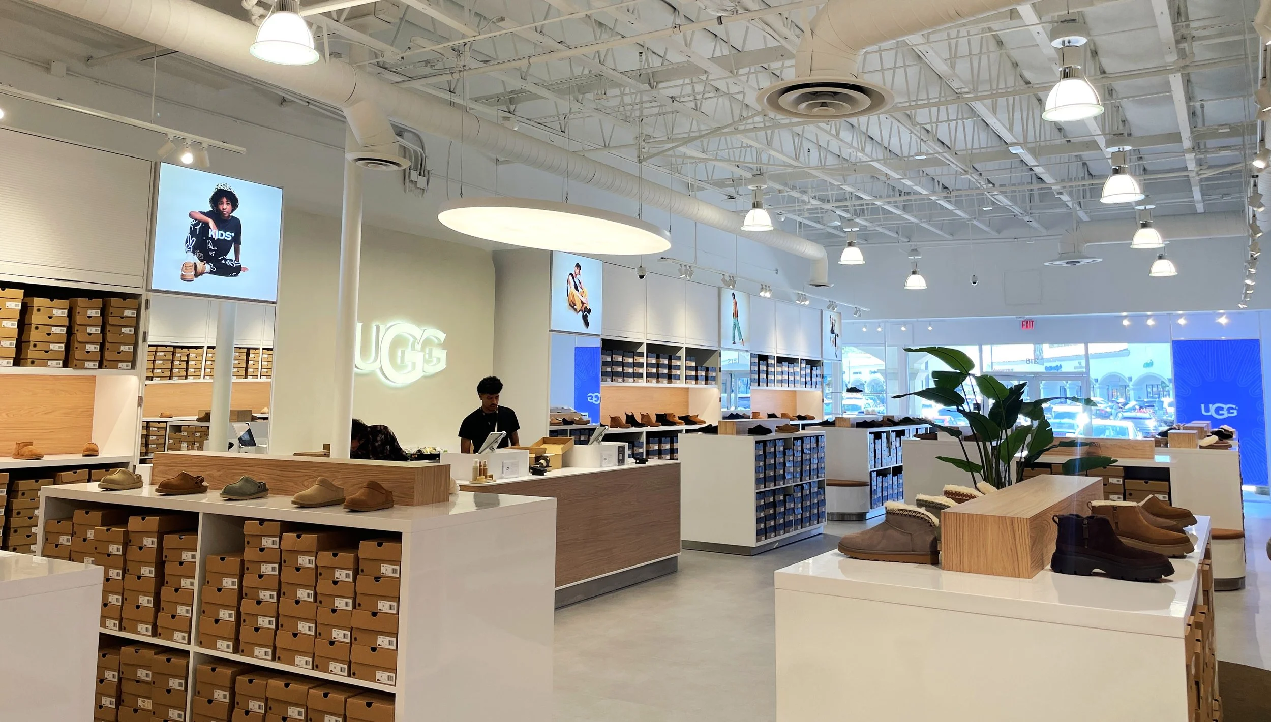 Wide Shot - Camarillo Outlet - Retail Design Feels on Brand.jpg