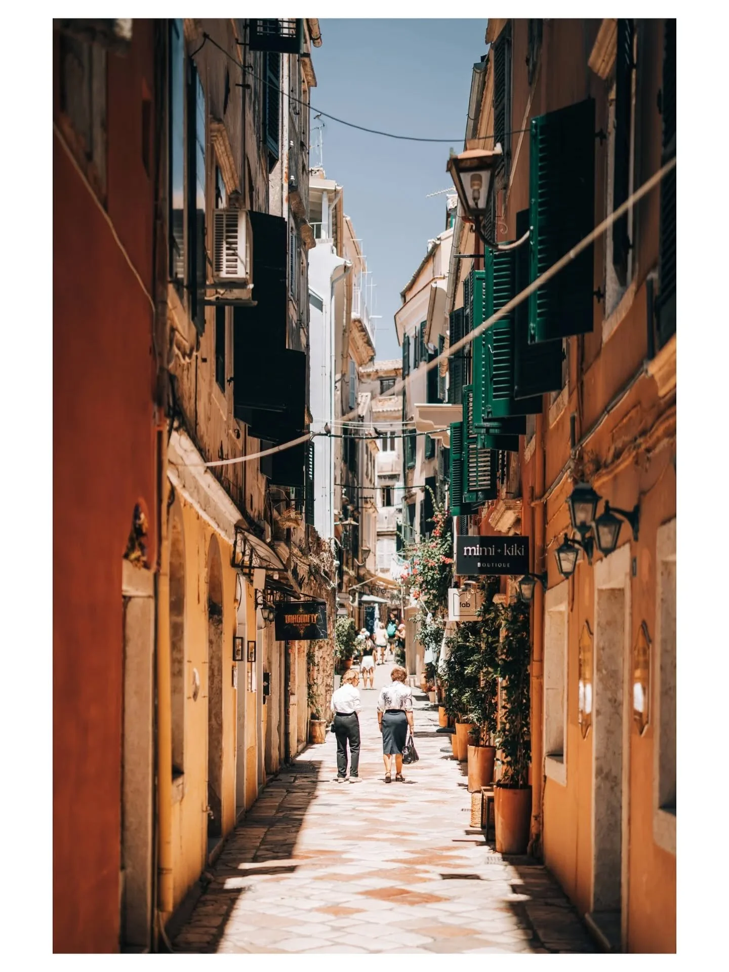 Moments between the masses of tourists.

#corfu #greece #travelphotography