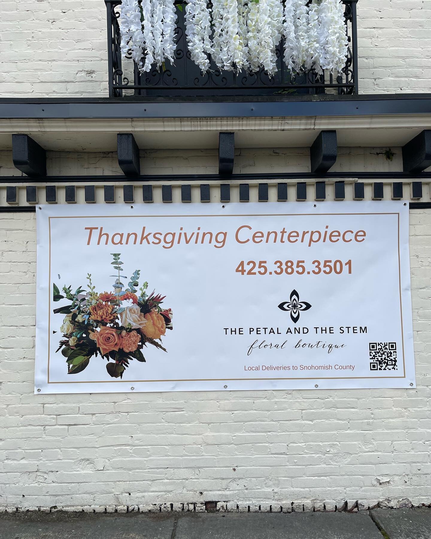 Pre-Order your Centerpieces for Thanksgiving, Christmas, and Other holidays.

#thepetalandthestem #snohomishflorsist #holidaycemterpieces #thanksgivingdecor #thanksgivingdinner #thanksgivingfloralarrangements