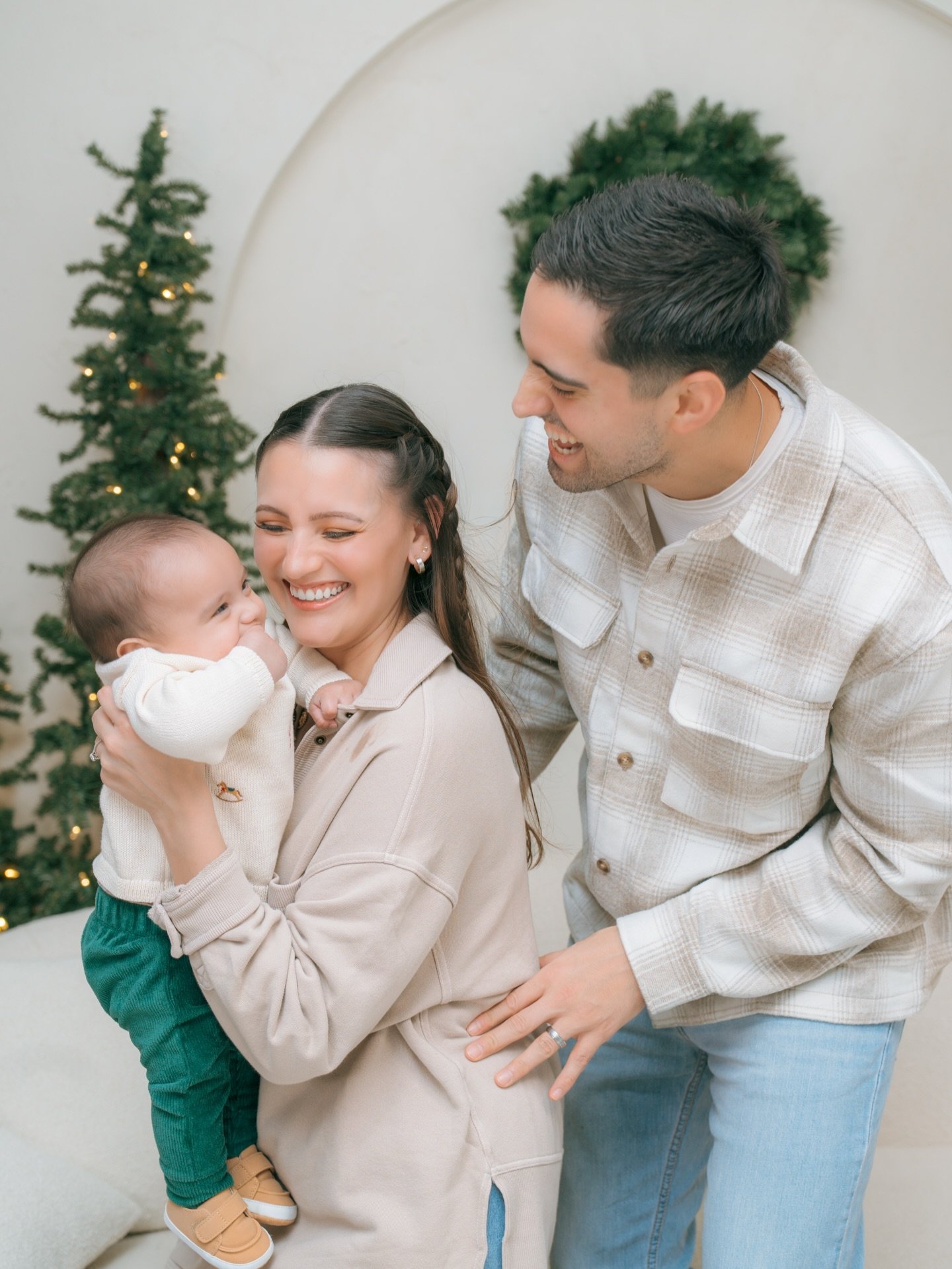 ✨ Holiday Mini Sessions &mdash; Now Booking! ✨

We&rsquo;re excited to open bookings for our 2025 Holiday Mini Sessions at LYC Studio SATX.

Mini Session Dates (Sundays):
	&bull;	Sunday, November 30th - SOLD OUT🚨
	&bull;	Sunday, December 7th
	&bull;