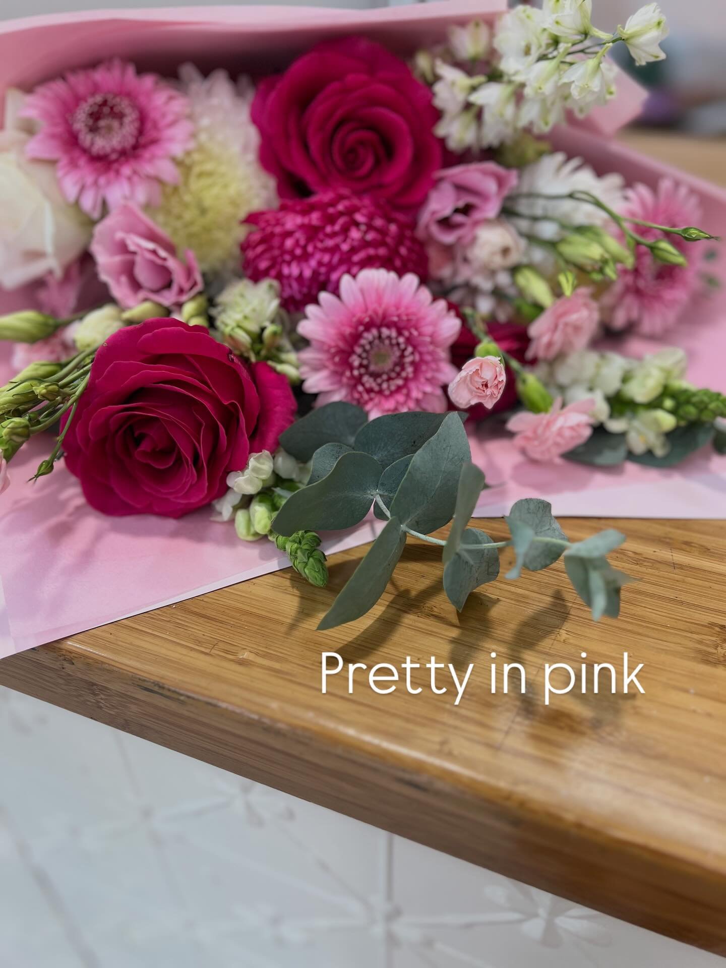 Want to make someone&rsquo;s day? 
SEND FLIWERS🌸