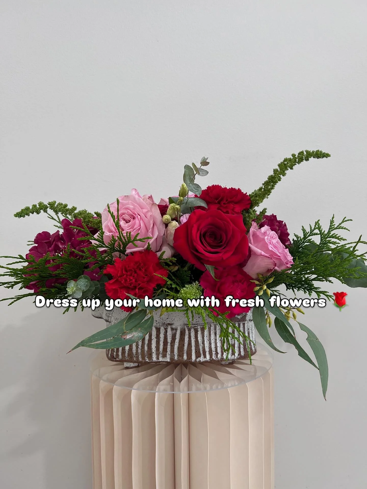 This beautiful arrangement is nestled in an gorgeous ceramic  oval bowl created by @sarahsheppard_ceramics 
The bowl makes a beautiful addition to any table. 
Only 1 available🌸