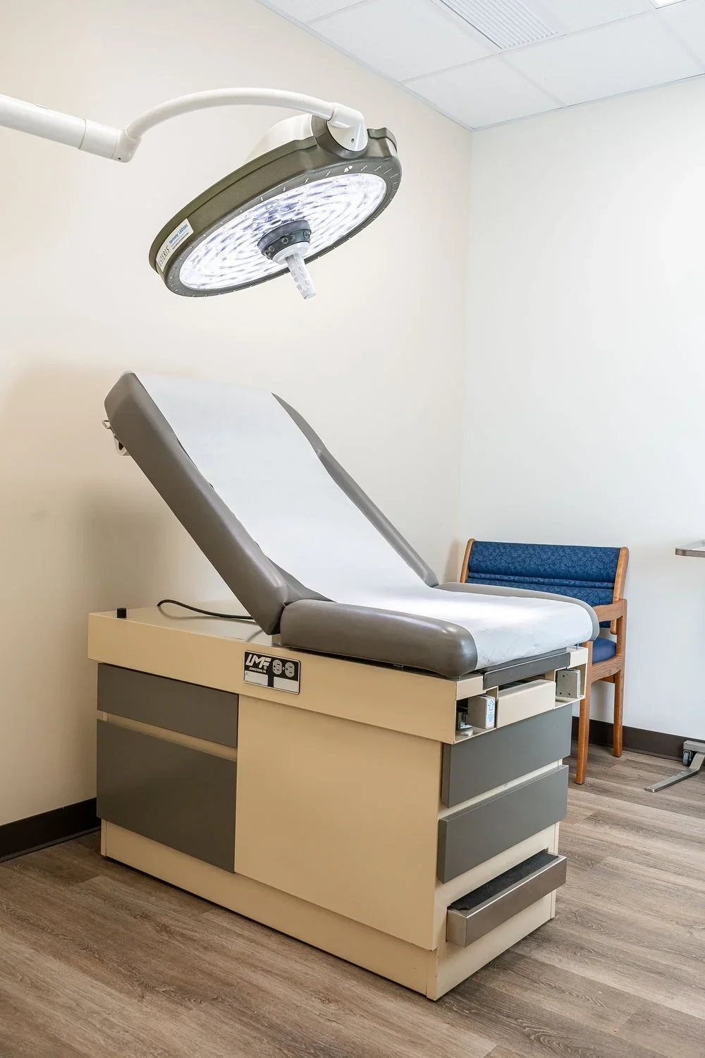 Medical examination room with an examination table and operating light.