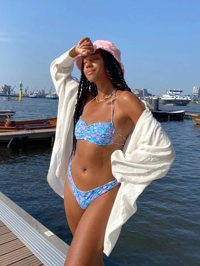 FrankiesBikinis-FoxyxMarina-BlueWave-1_940x.jpg