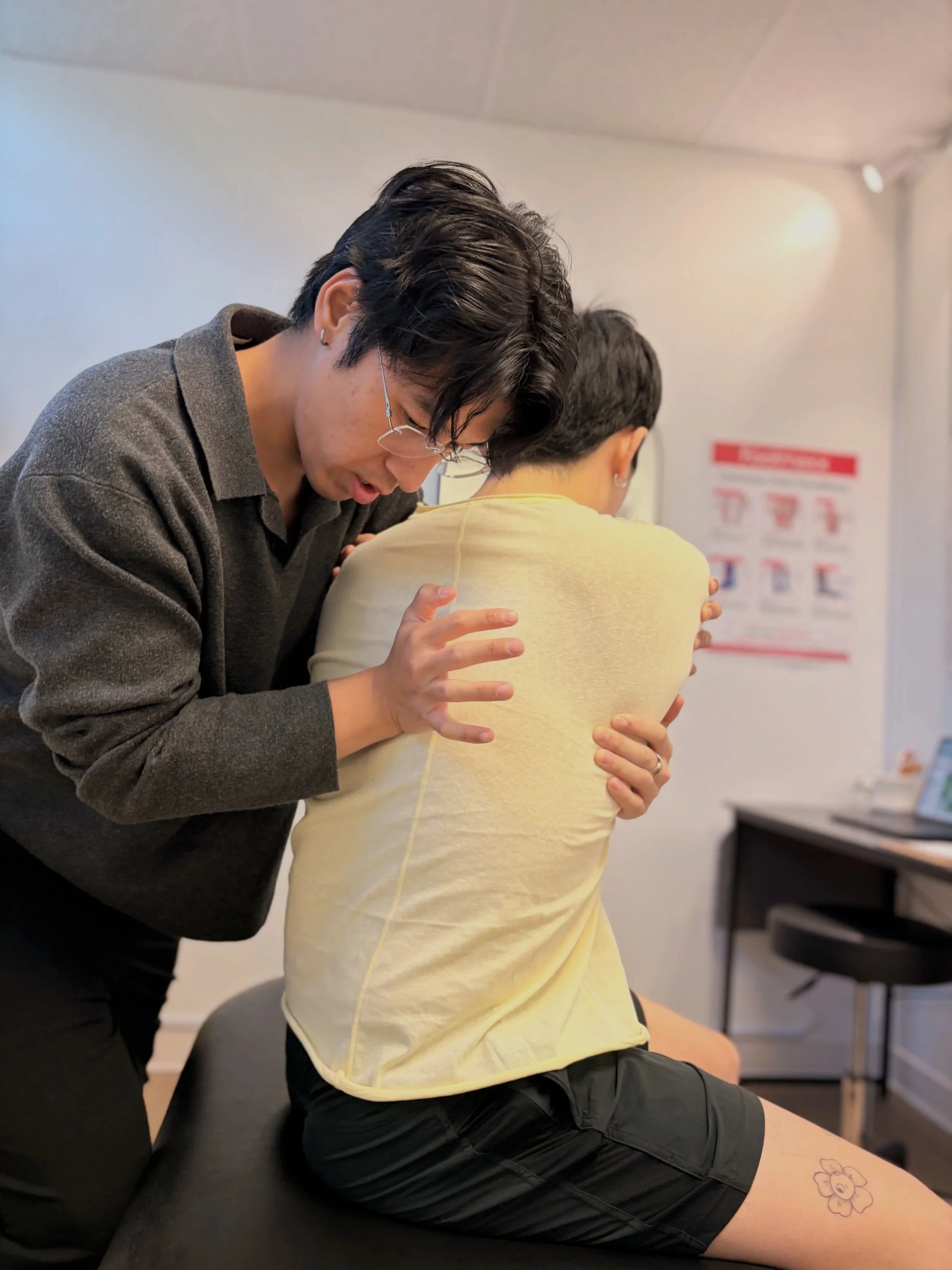 Dr. Darren Pun offering exceptional chiropractic adjustments to the people of Vancouver, helping with flexibility, pain management, mobility, hip pain, back pain, sore muscles.