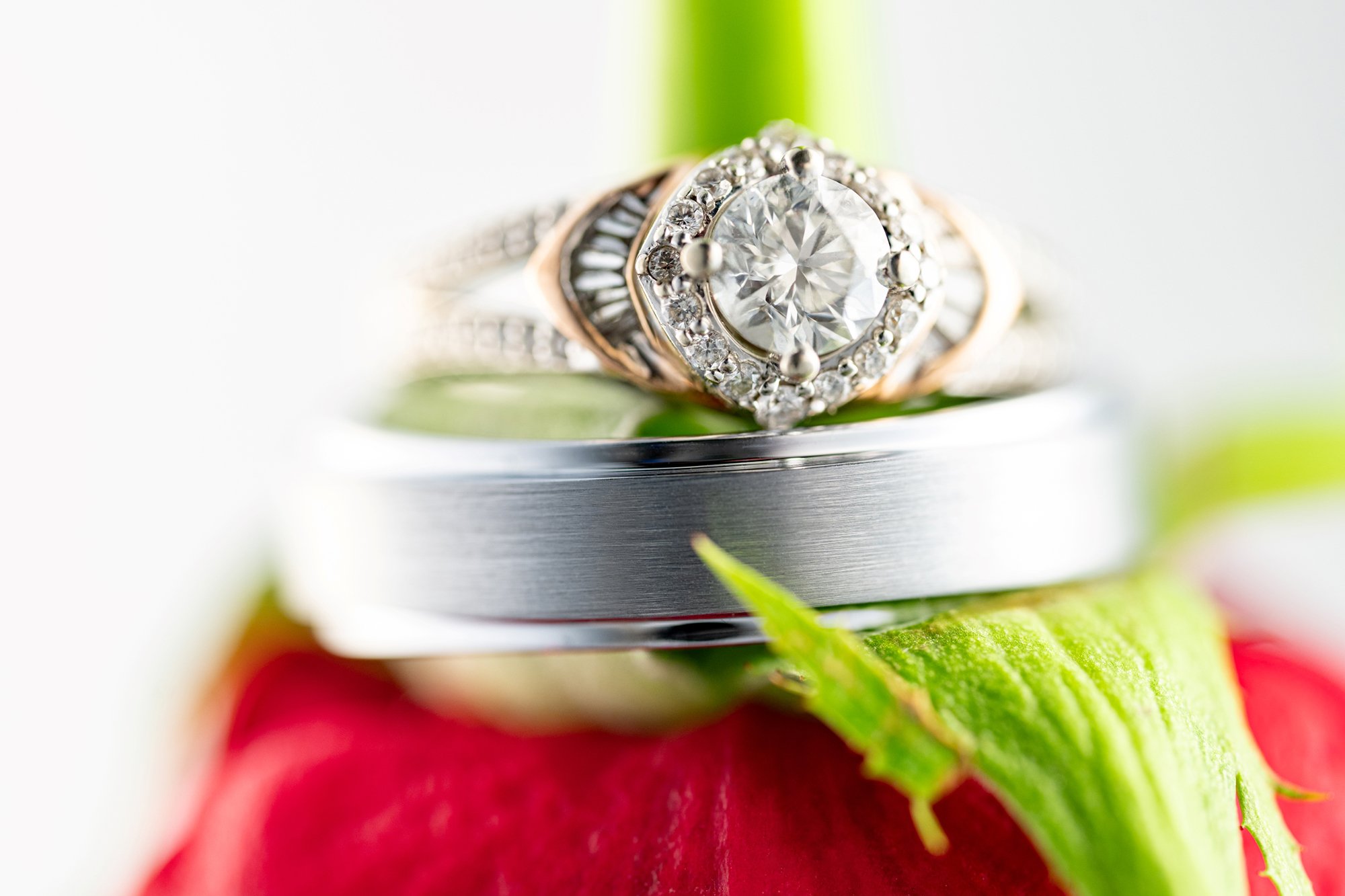 How to Craft the Perfect Wedding Timeline: A Photographer's Guide from Troy, Michigan
