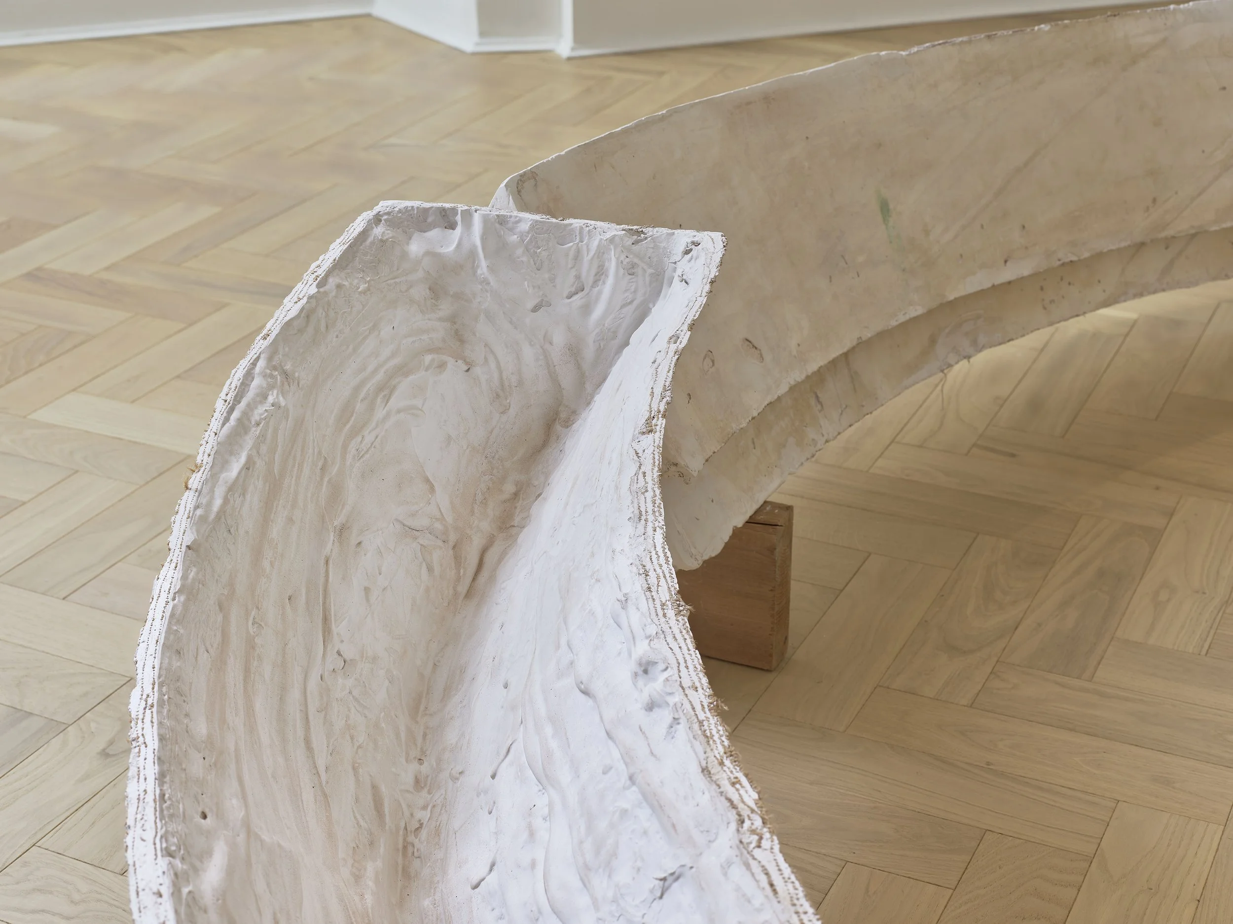 Bruce Nauman,
Skewed Tunnel and Trench in False Perspective,
1981,
Plaster, burlap, wood,
45.1 x 302.3 x 302.3 cm / (17¾ x 119⅛ x 119⅛ in)