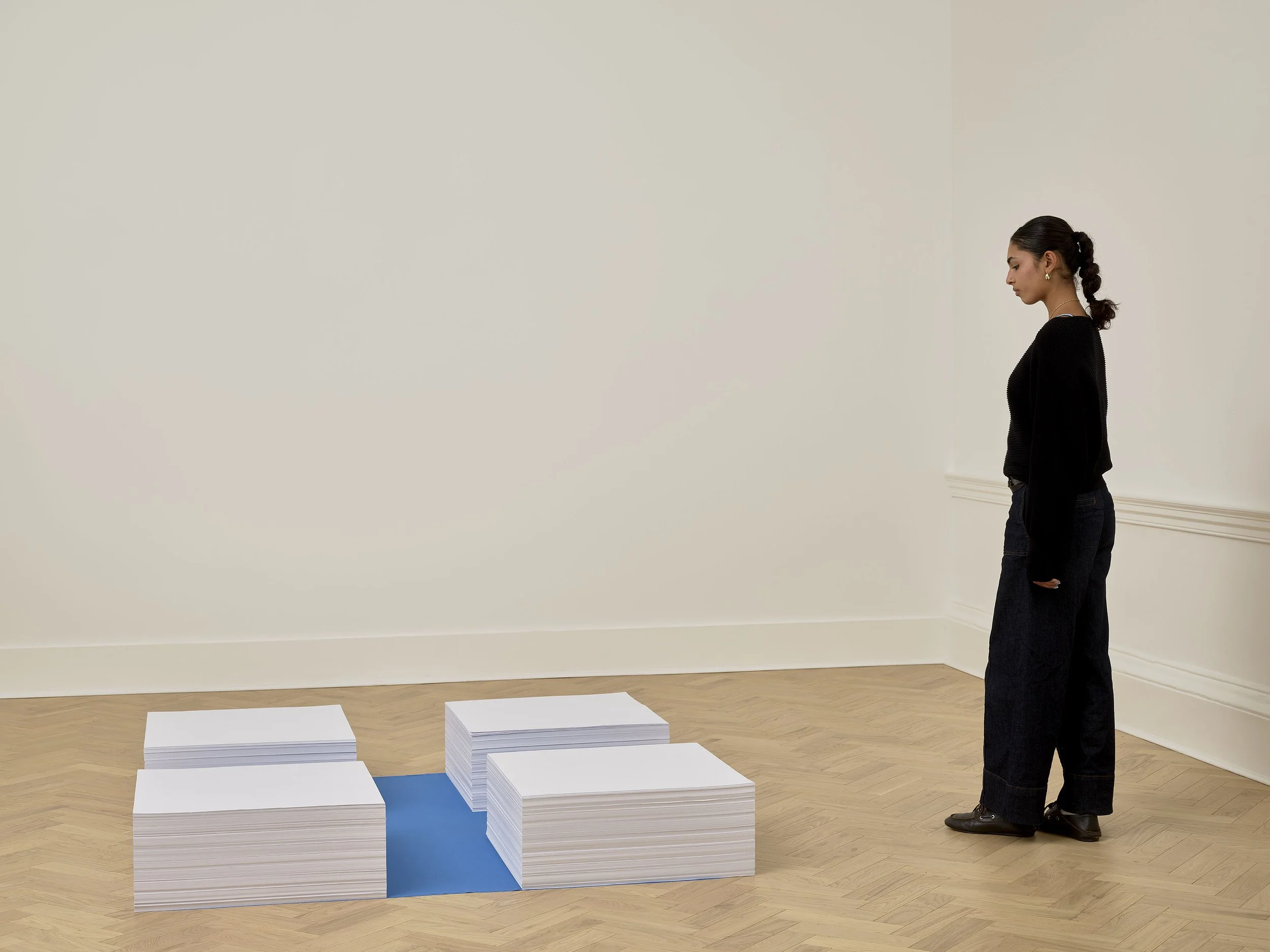 Felix Gonzalez-Torres,
Untitled (Blue Cross),
1990,
Blue fabric and paper, endless copies
9 inches at ideal height x 59 x 59 inches overall / Paper: Four parts: 9 inches at ideal height x
23 x 23 inches (original paper size) each,
Cat Rais / Artist R