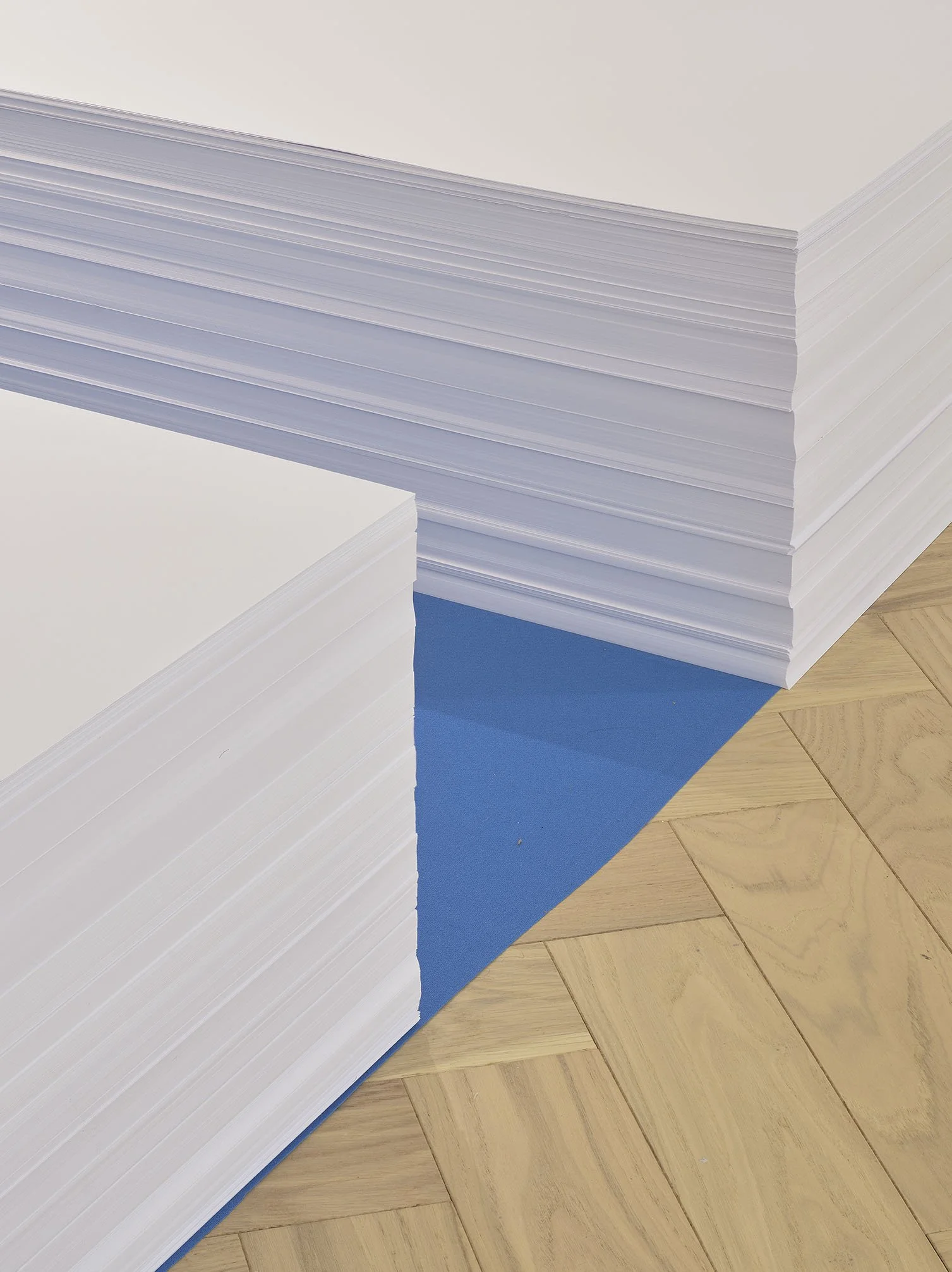 Felix Gonzalez-Torres,
Untitled (Blue Cross),
1990,
Blue fabric and paper, endless copies
9 inches at ideal height x 59 x 59 inches overall / Paper: Four parts: 9 inches at ideal height x
23 x 23 inches (original paper size) each,
Cat Rais / Artist R