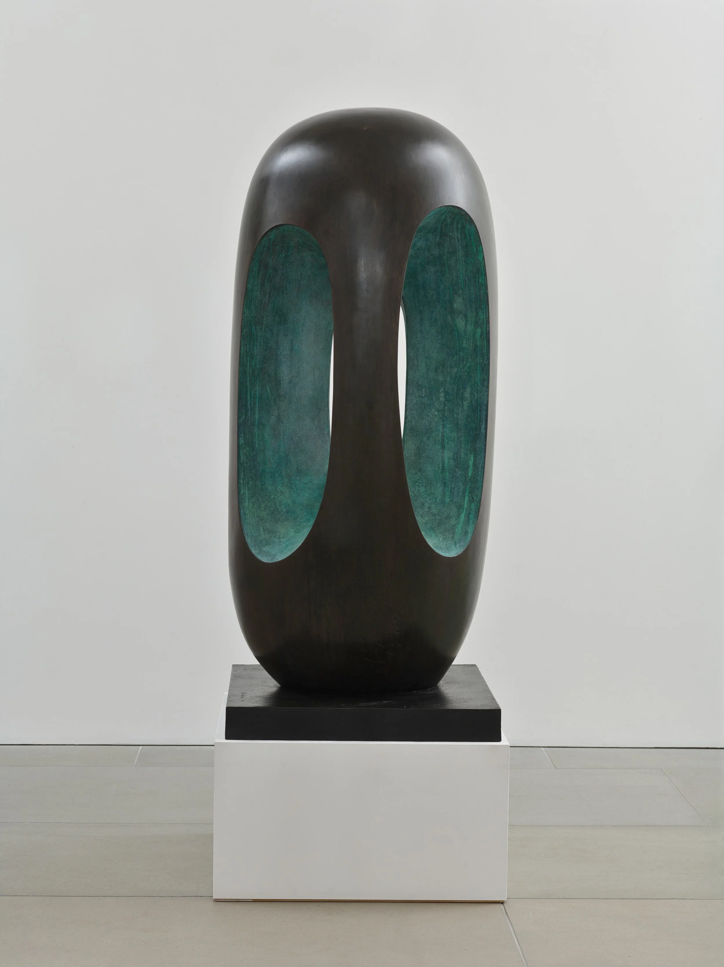 Barbara Hepworth, Elegy III, 1966 - Barbara Hepworth © Bowness