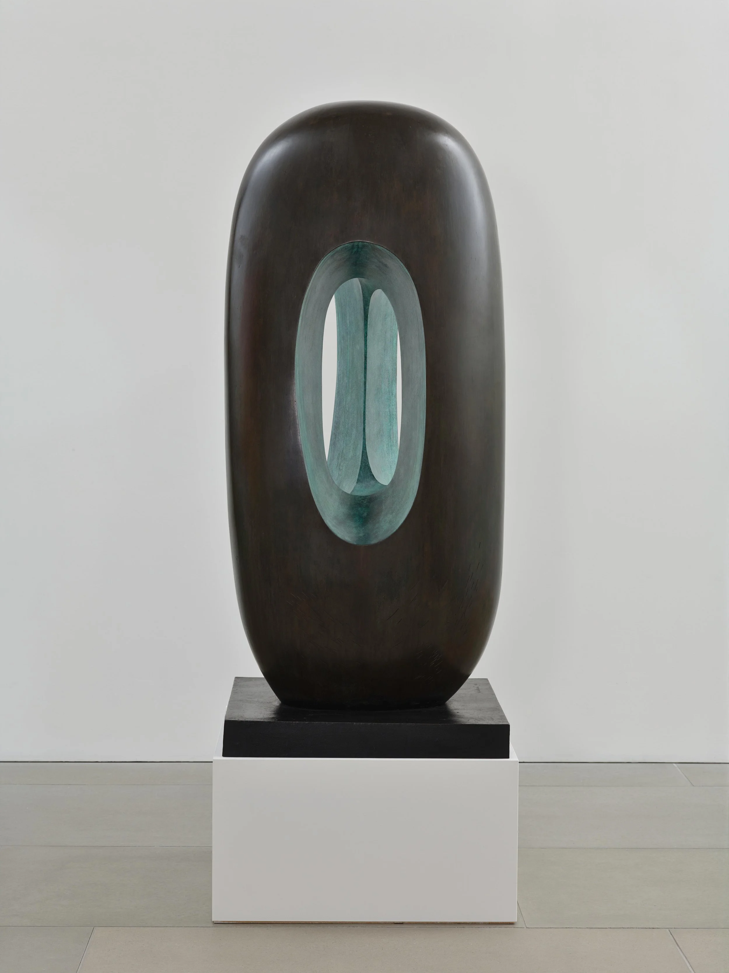 Barbara Hepworth, Elegy III, 1966 - Barbara Hepworth © Bowness