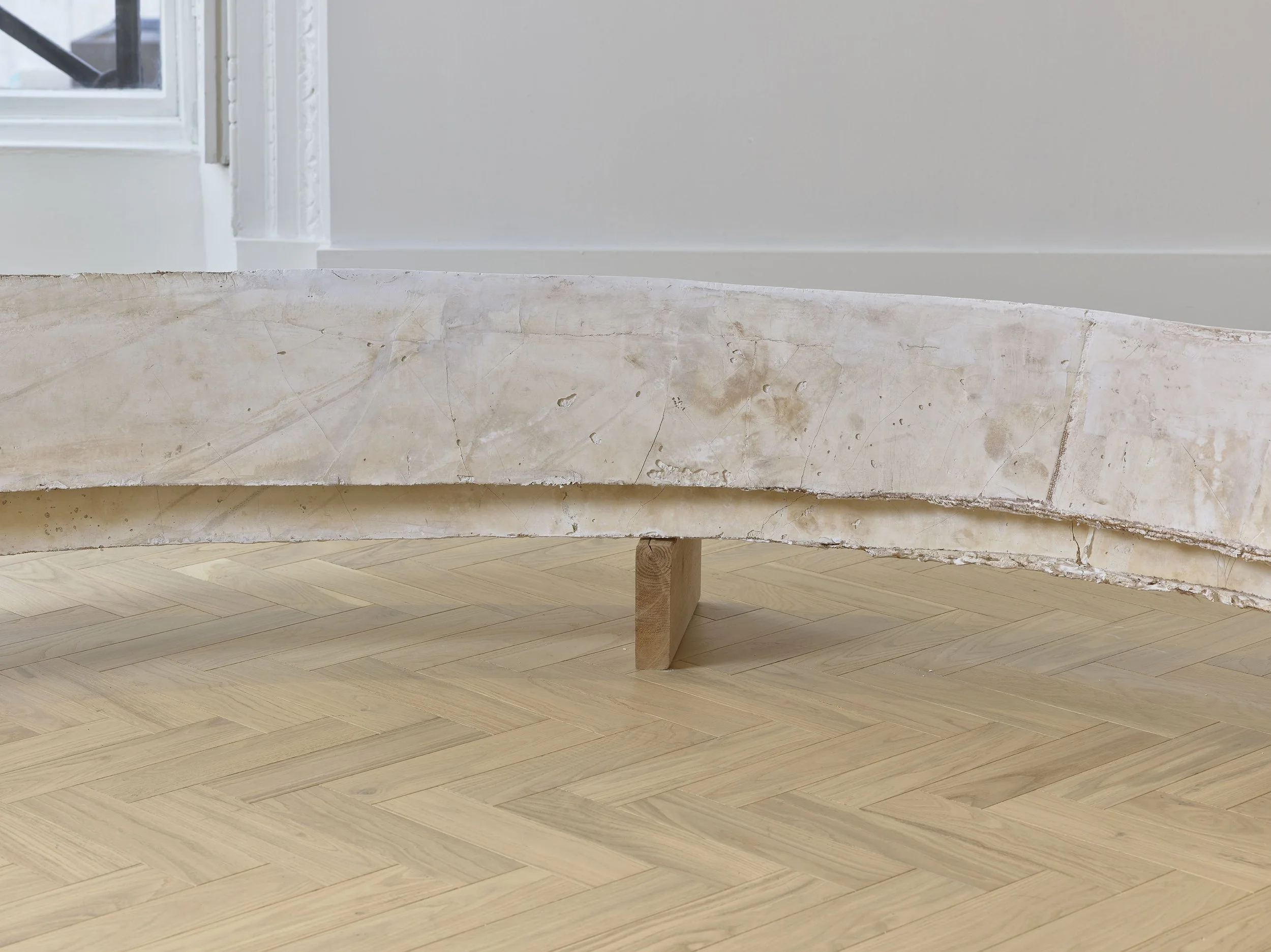 Bruce Nauman,
Skewed Tunnel and Trench in False Perspective,
1981,
Plaster, burlap, wood,
45.1 x 302.3 x 302.3 cm / (17¾ x 119⅛ x 119⅛ in)