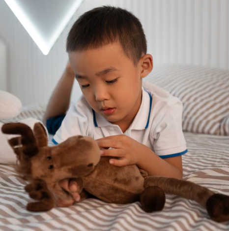 Find out how children's or teens' age impact their experience of pet grief with psychologist & counsellor, Ewelina Sawicka, of The Counselling Place Singapore