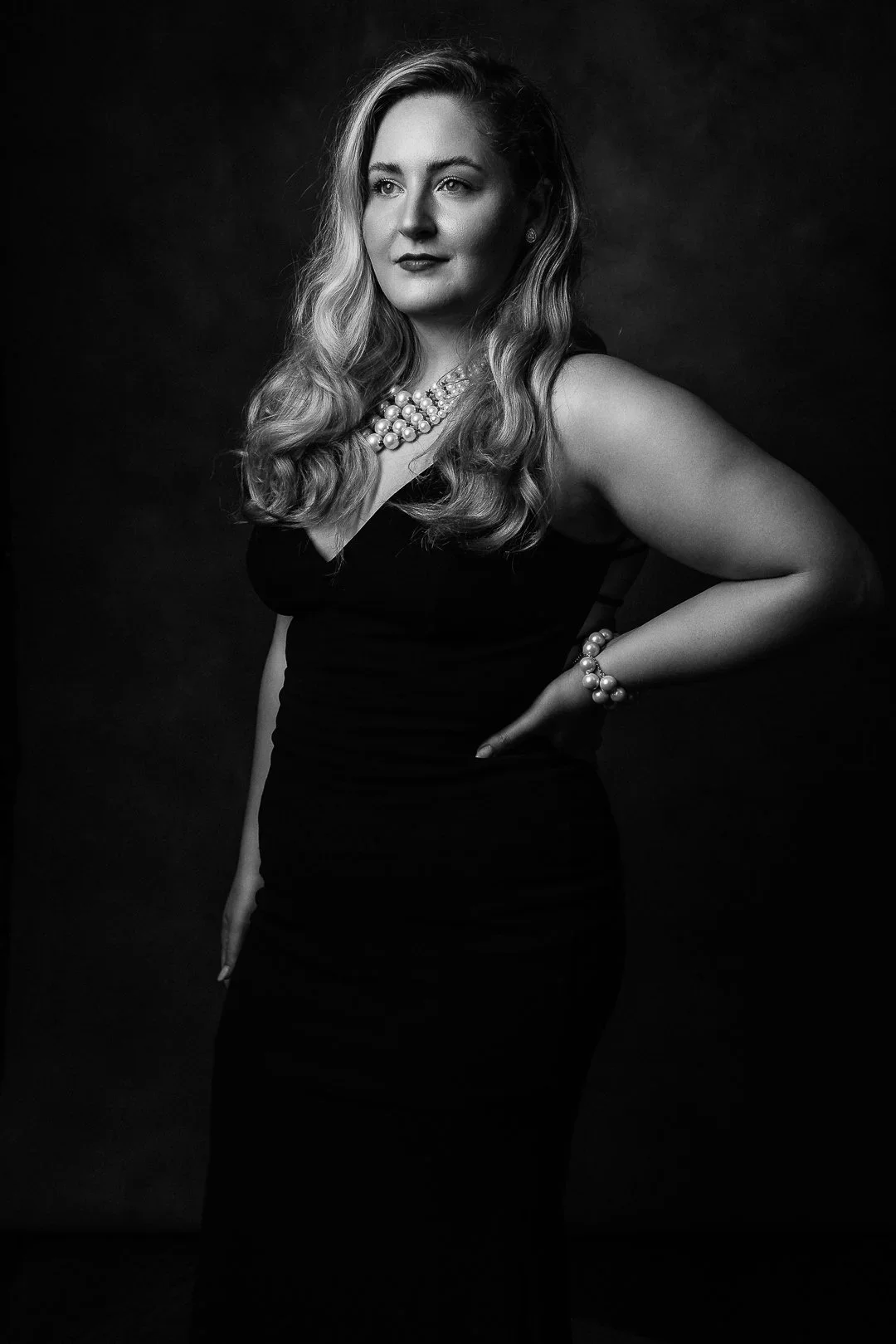 elegant-portrait-woman-pearls-black-white.webp