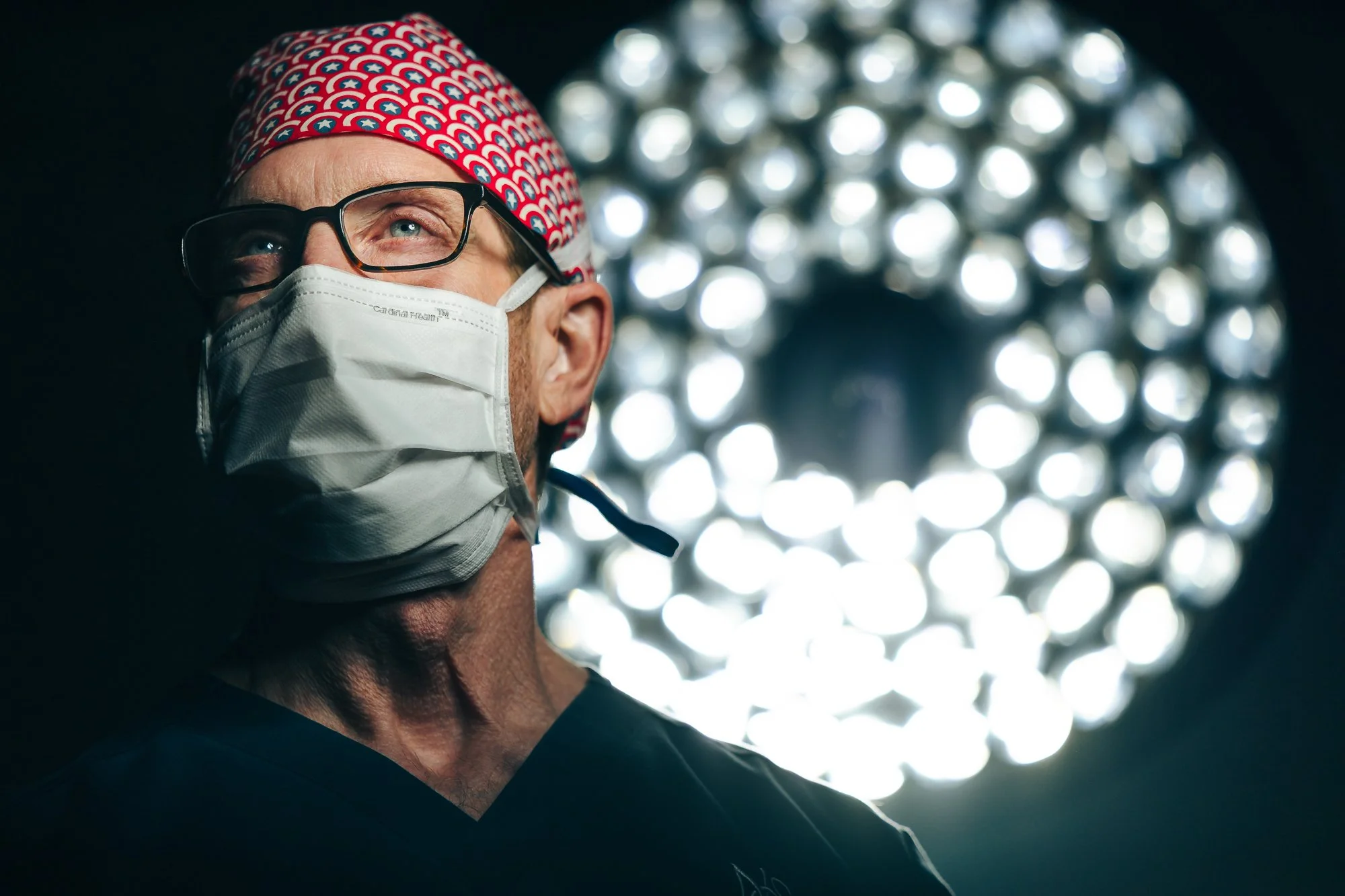 Dr. Griffin of Nashville Cosmetic Surgery in surgical cap and mask under operating light, Franklin TN photographer