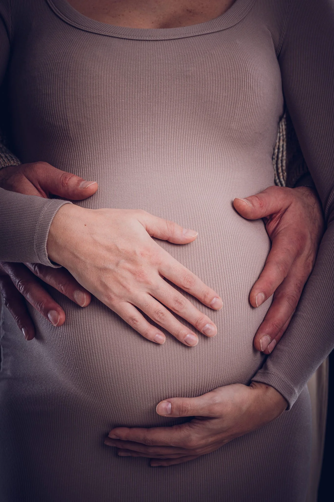 Zarte Gesten, die Vorfreude spürbar machen.