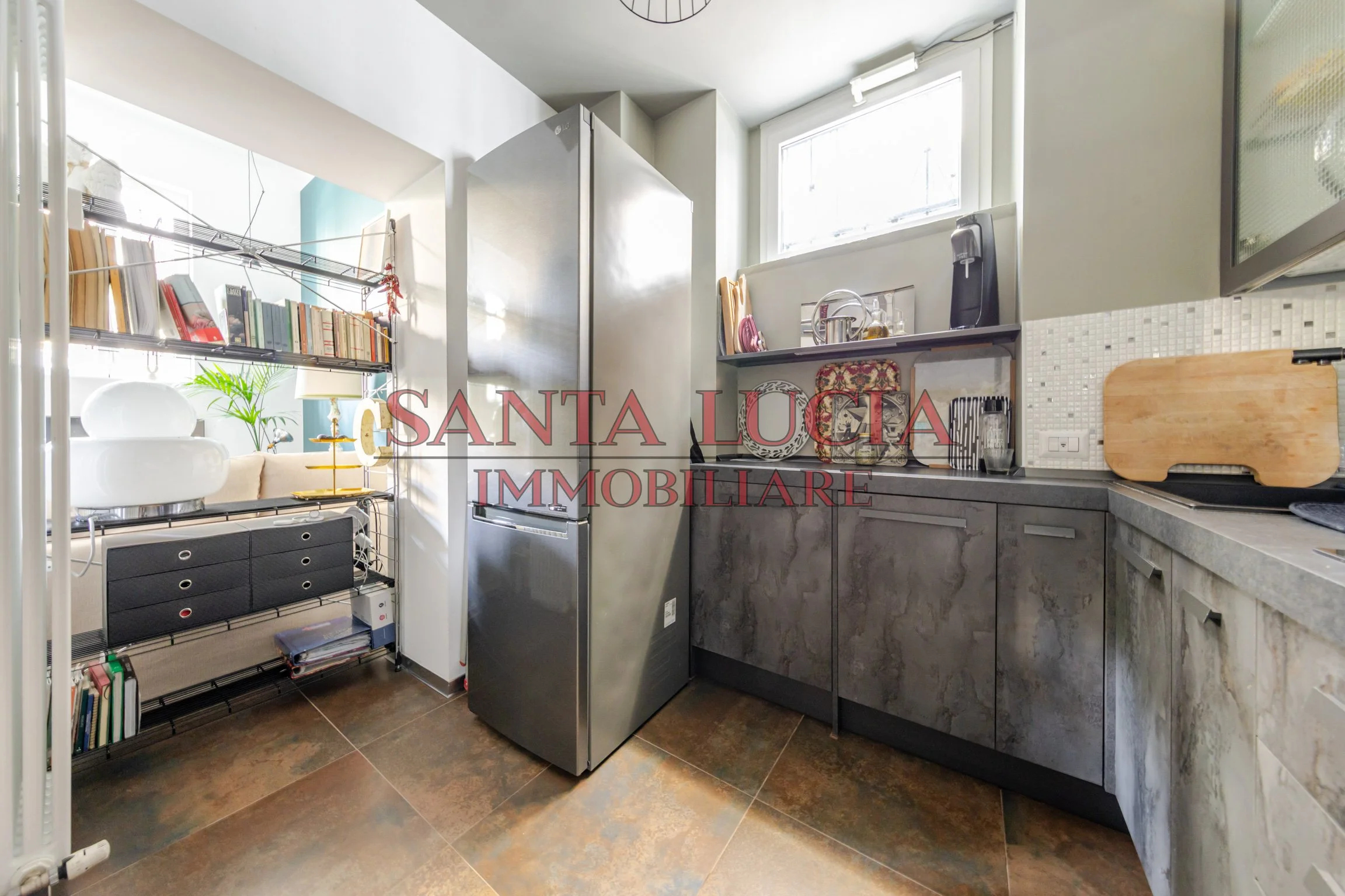 Via Achille Bizzoni 5 - Bilocale ristrutturato -  Santa Lucia Immobiliare