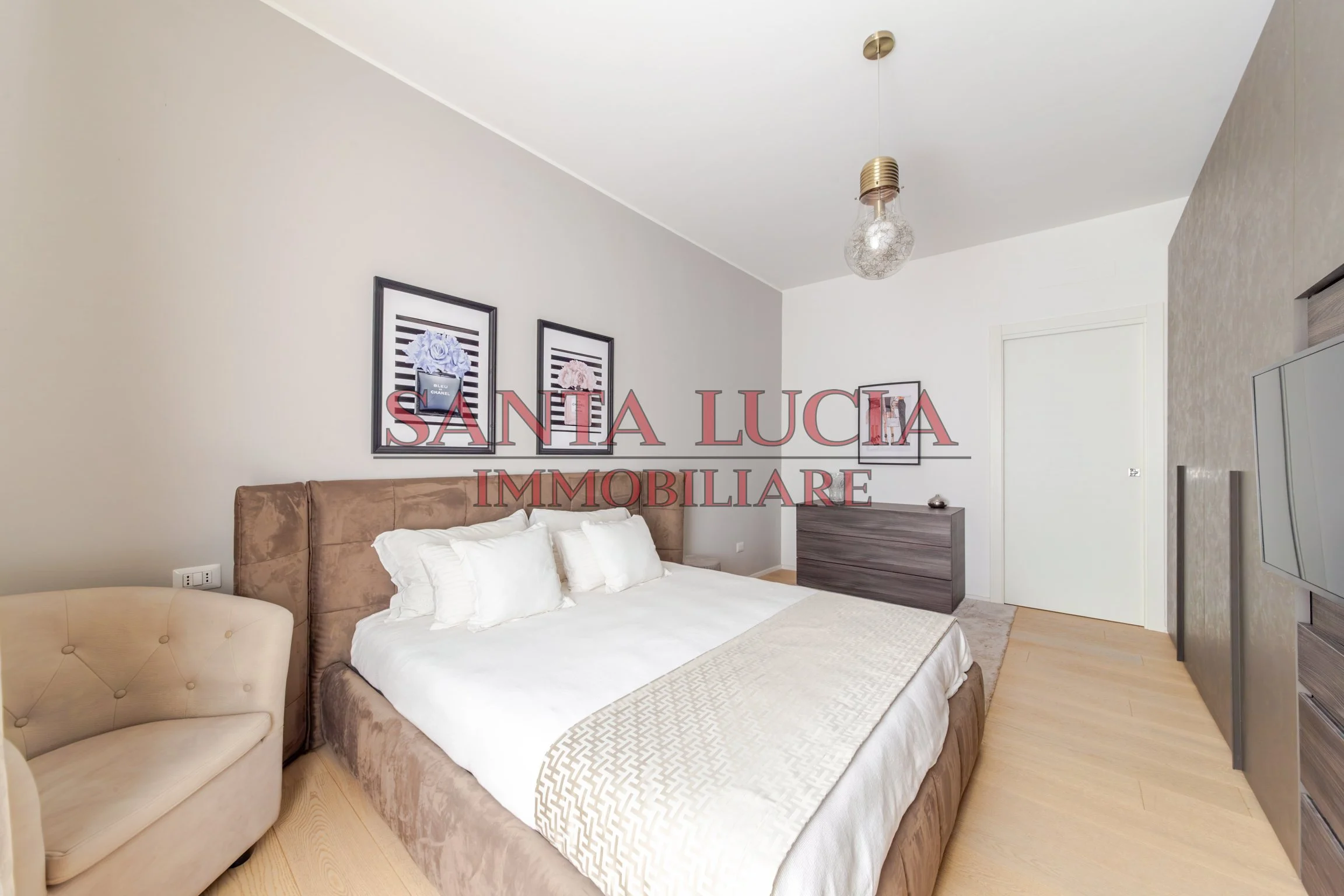 Ampio bilocale ristrutturato - Piazza Firenze 21 - Santa Lucia Immobiliare