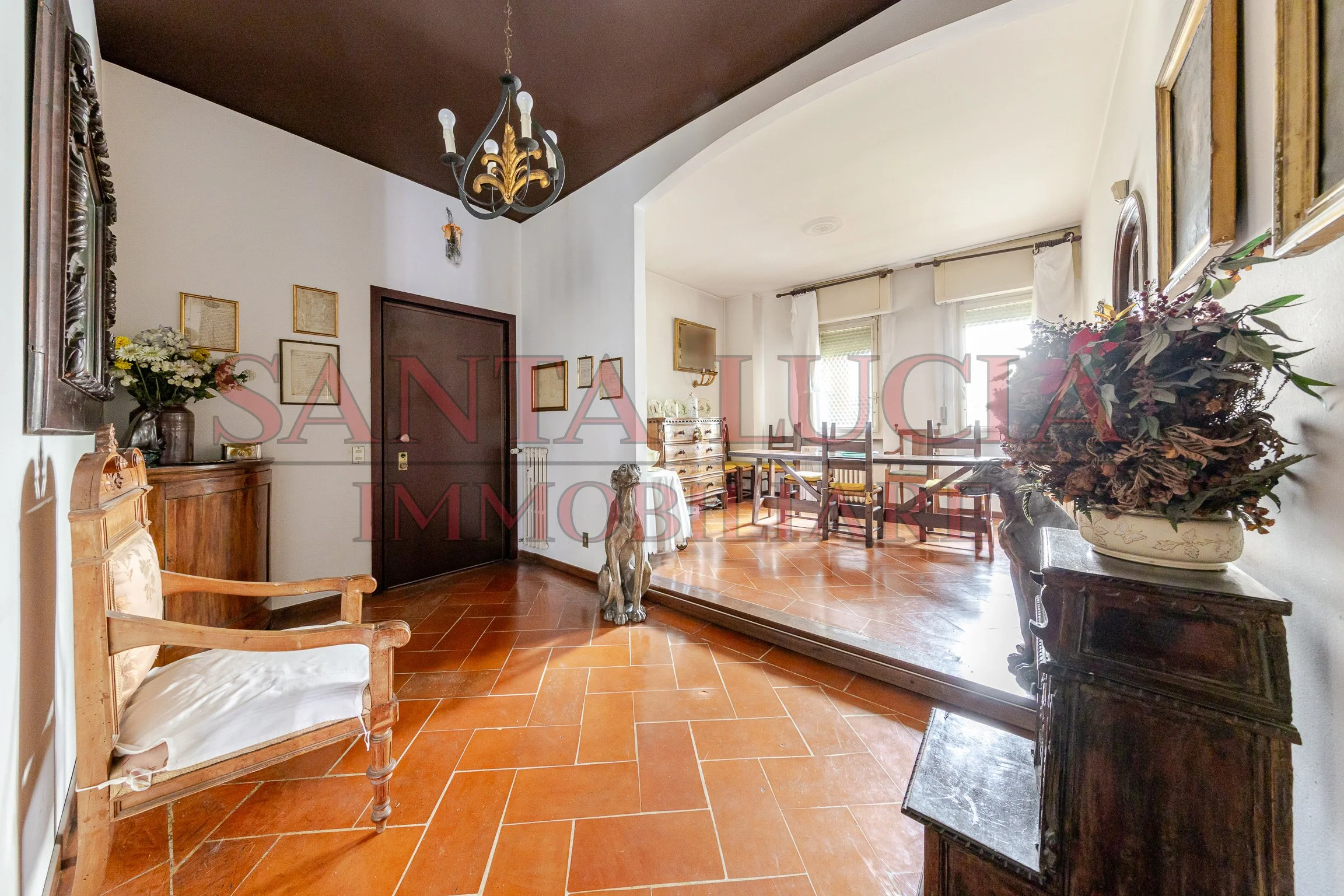 Elegante quadrilocale da ristrutturare in Via Alberto Mario 6 - In vendita - Santa Lucia Immobiliare