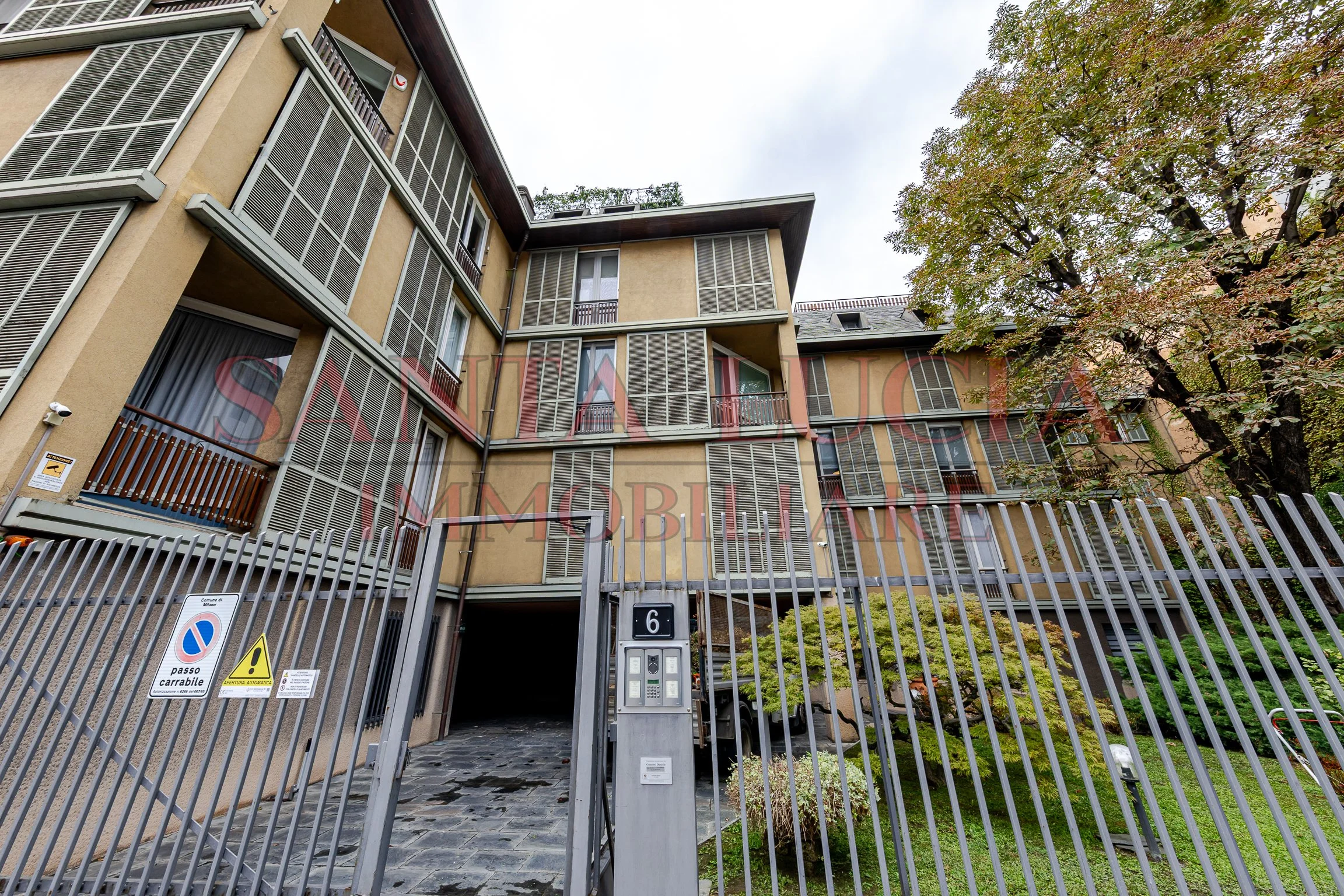 Elegante quadrilocale da ristrutturare in Via Alberto Mario 6 - In vendita - Santa Lucia Immobiliare