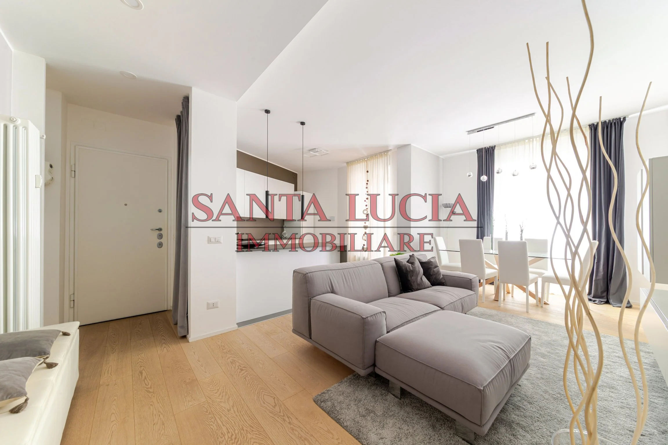 Ampio bilocale ristrutturato - Piazza Firenze 21 - Santa Lucia Immobiliare