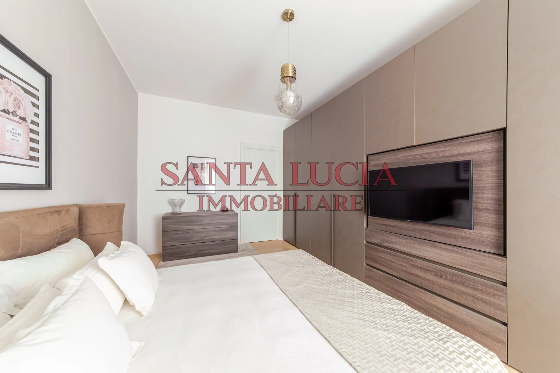 Ampio bilocale ristrutturato - Piazza Firenze 21 - Santa Lucia Immobiliare