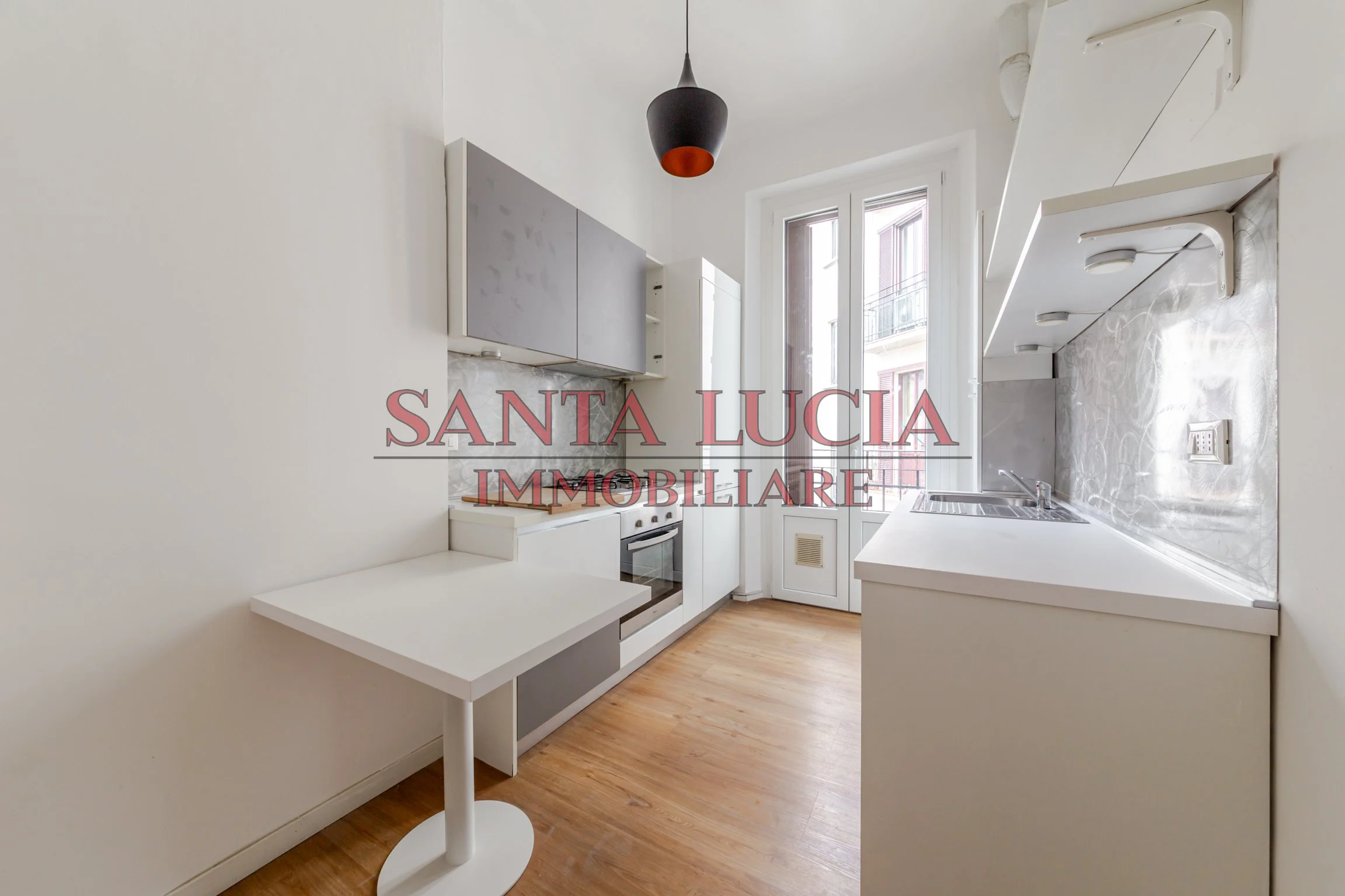 Elegante bilocale piano alto con balcone - Via Tiziano 13 Milano - Santa Lucia Immobiliare