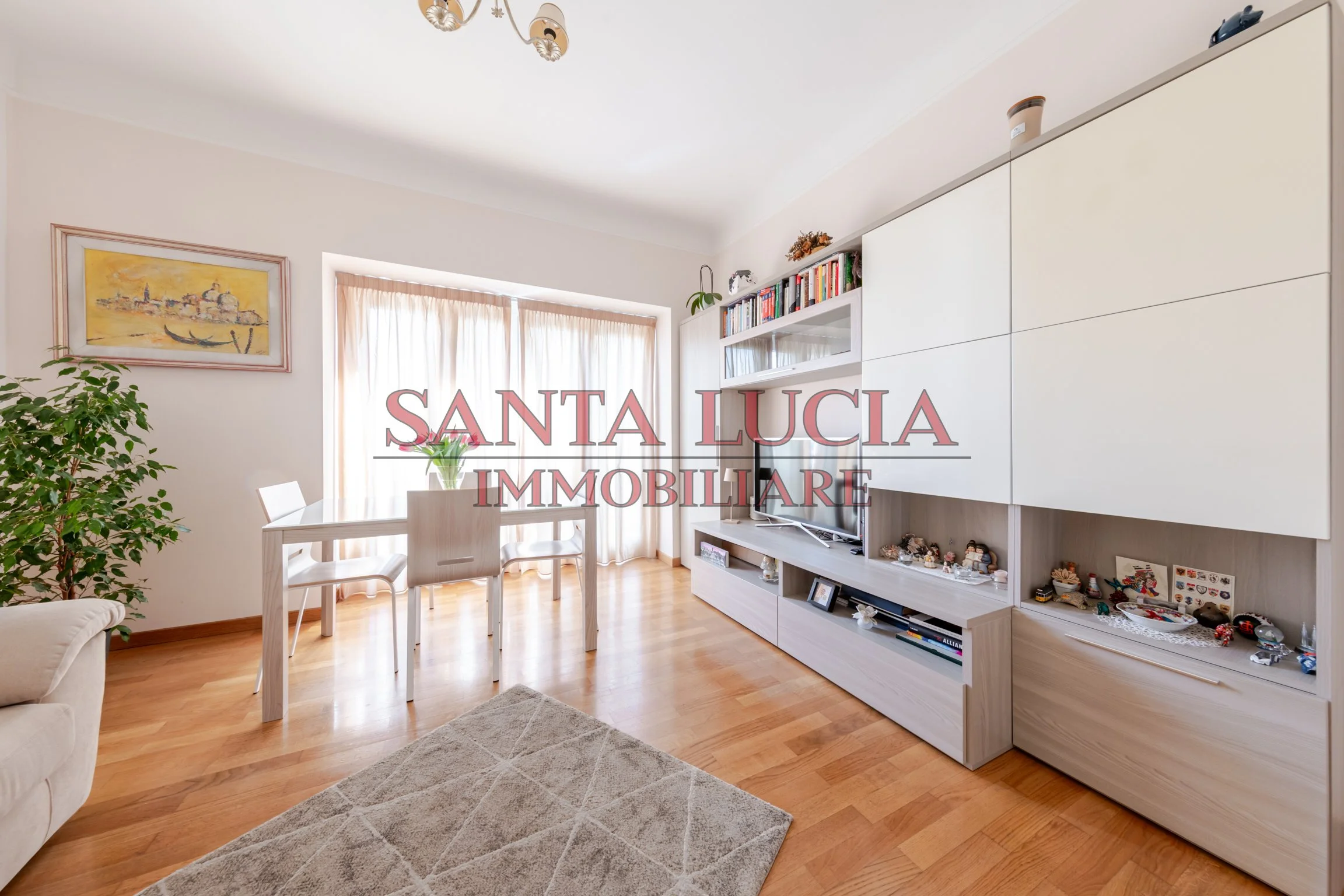 AMPIO ED ELEGANTE BILOCALE - VIA ROSMINI 1/A - SANTA LUCIA IMMOBILIARE